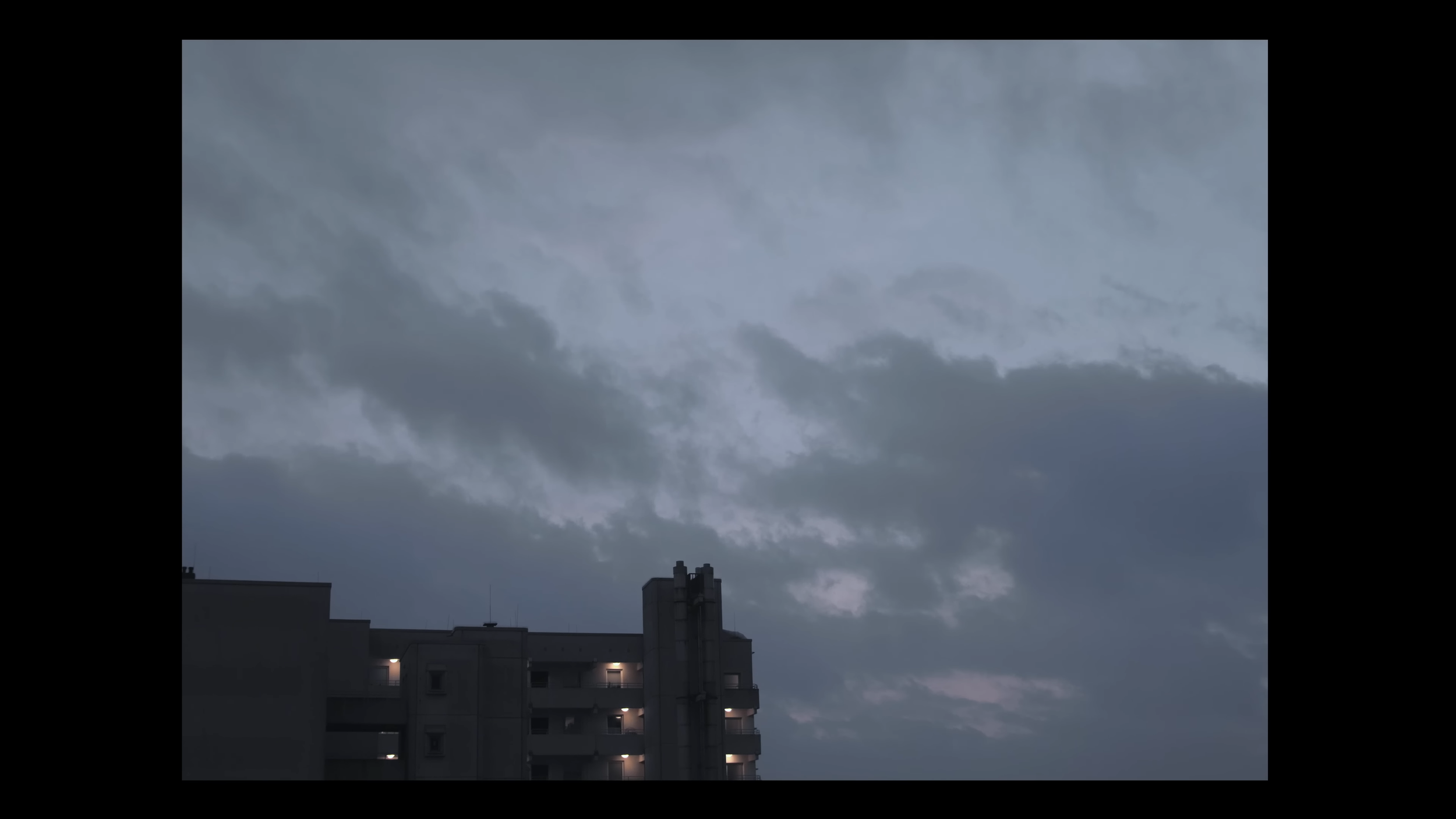 Paula Hartmann - Truman Show Boot (Offizielles Musikvideo) 4-7 screenshot.png