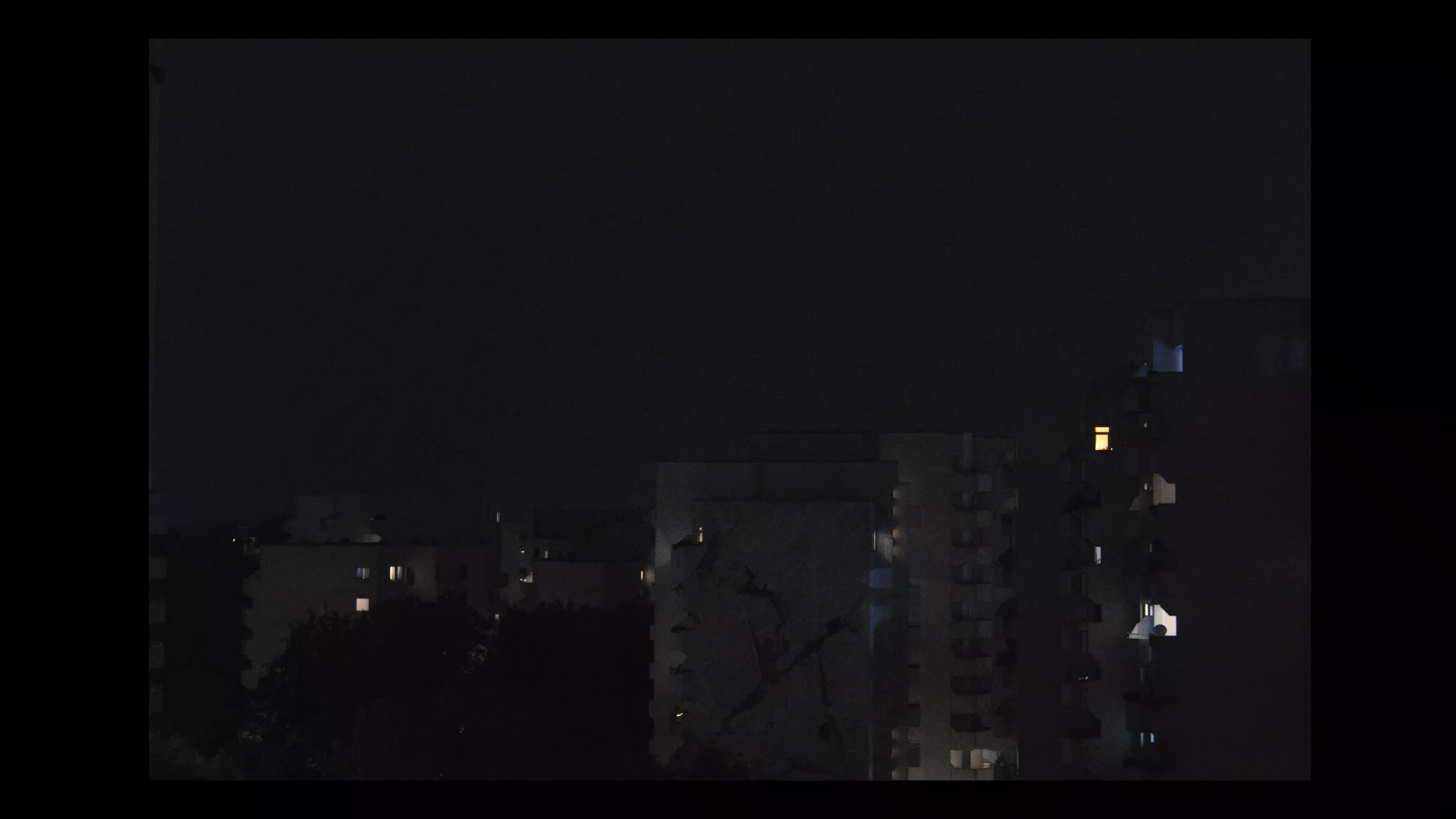 Paula Hartmann - Truman Show Boot (Offizielles Musikvideo) 1-14 screenshot.png