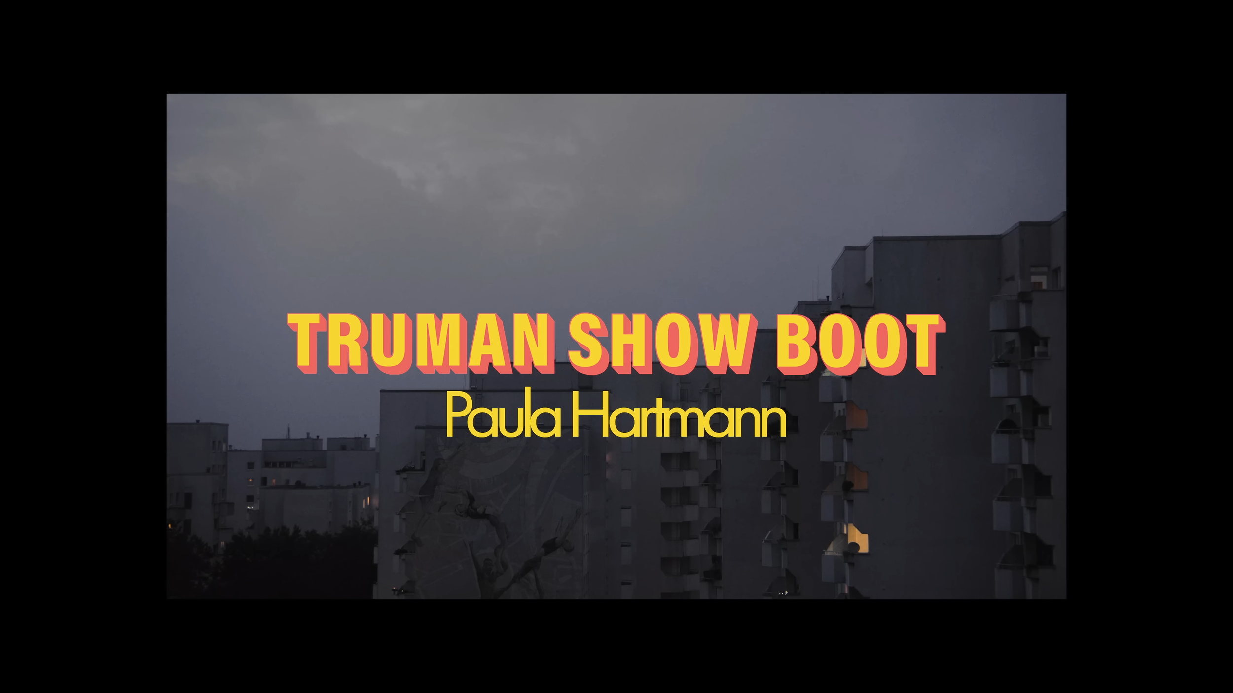 Paula Hartmann - Truman Show Boot (Offizielles Musikvideo) 0-20 screenshot.png