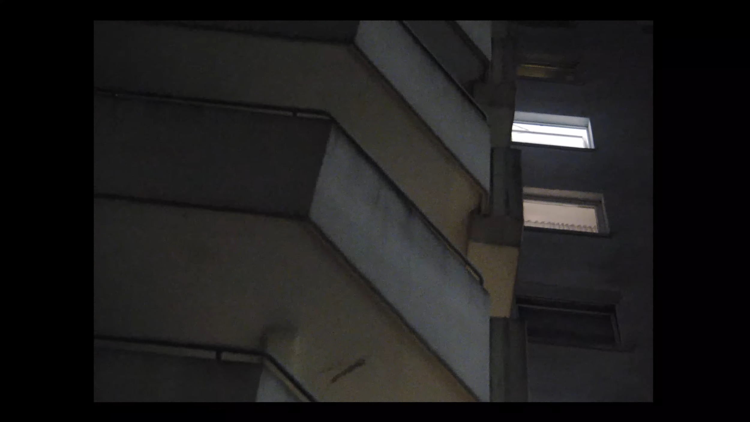 Paula Hartmann - Truman Show Boot (Offizielles Musikvideo) 3-14 screenshot.png