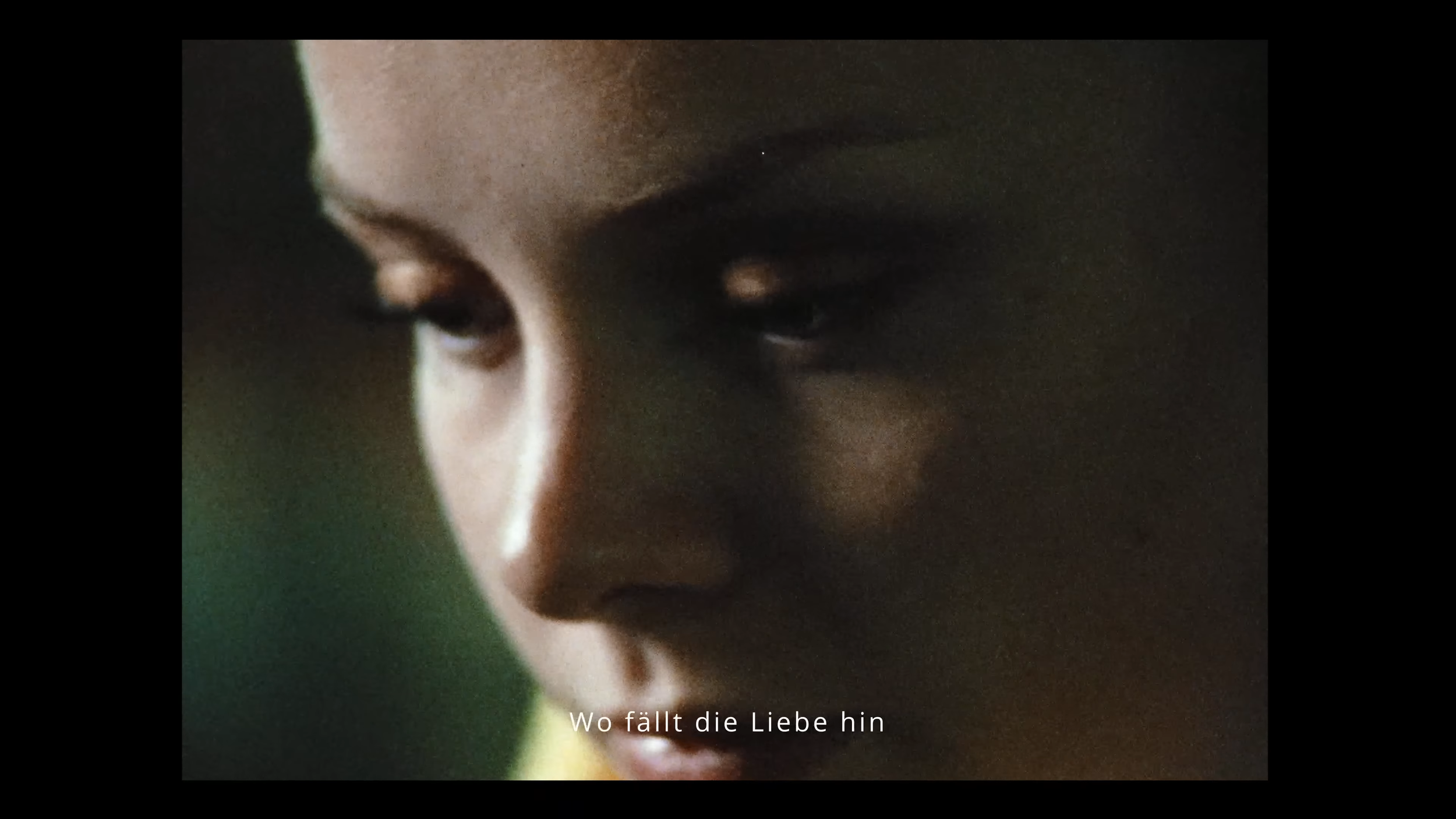 Paula Hartmann - Truman Show Boot (Offizielles Musikvideo) 1-10 screenshot.png