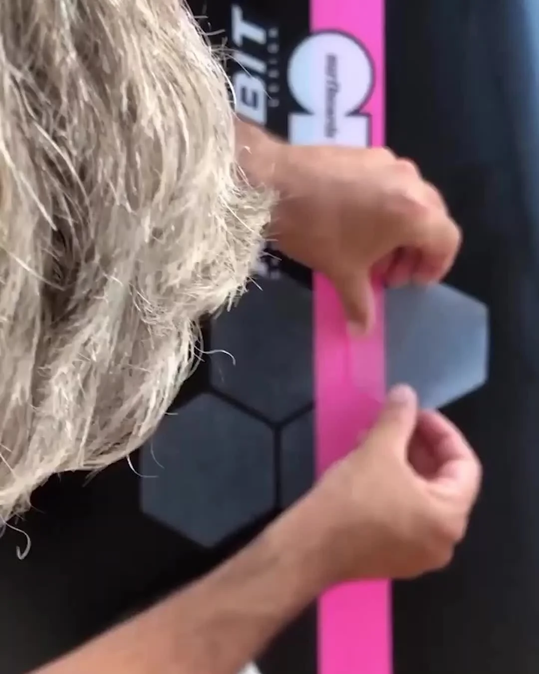 People testing Van der Waal Grip — Van der Waal — Surf grip. Simplified
