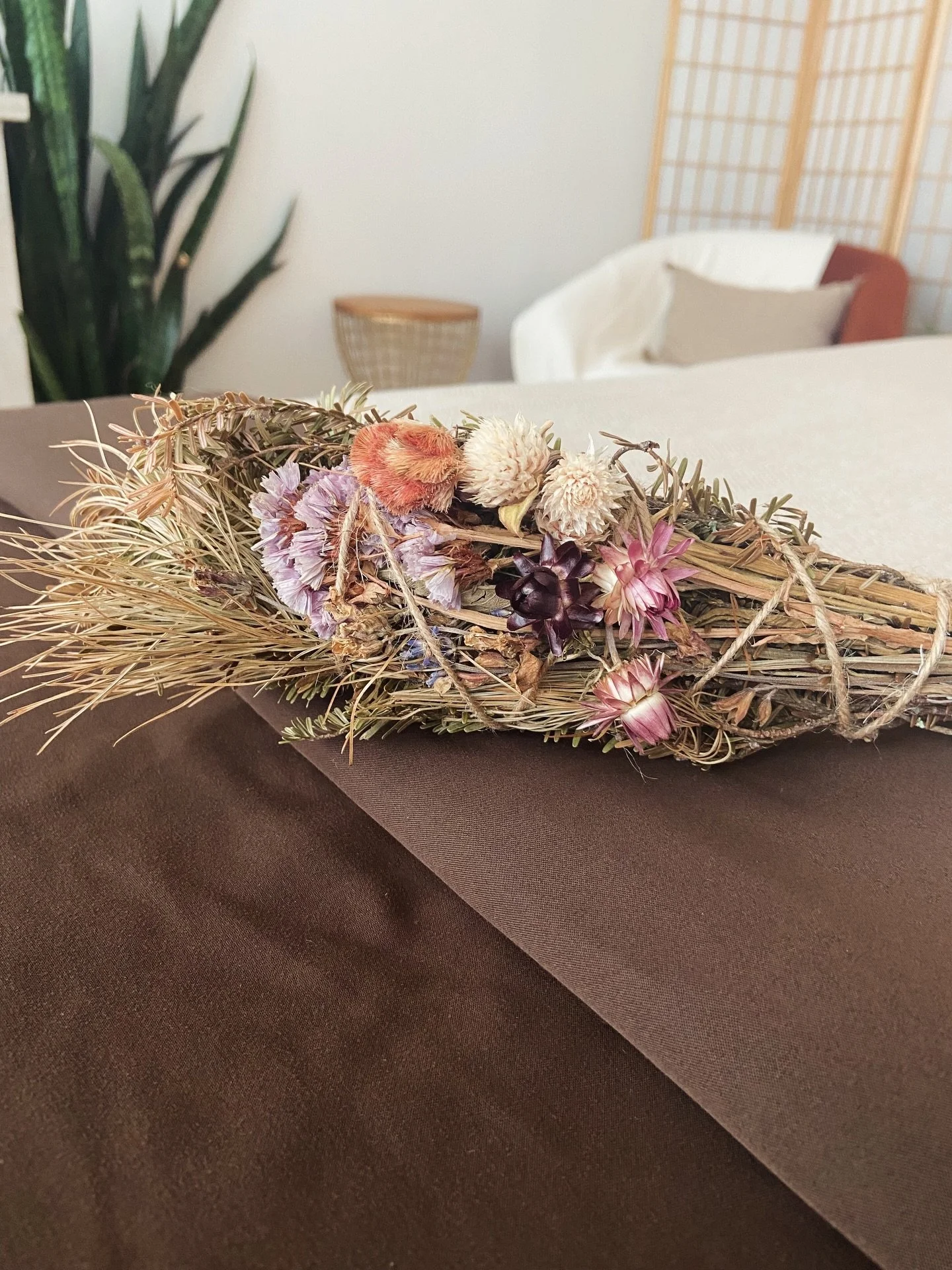 Your body keeps the score.
Sometimes it just needs a little help softening. 

My table is here if you need it. 🤎

#massagetherapy#reiki#holistichealth#midcoastmaine