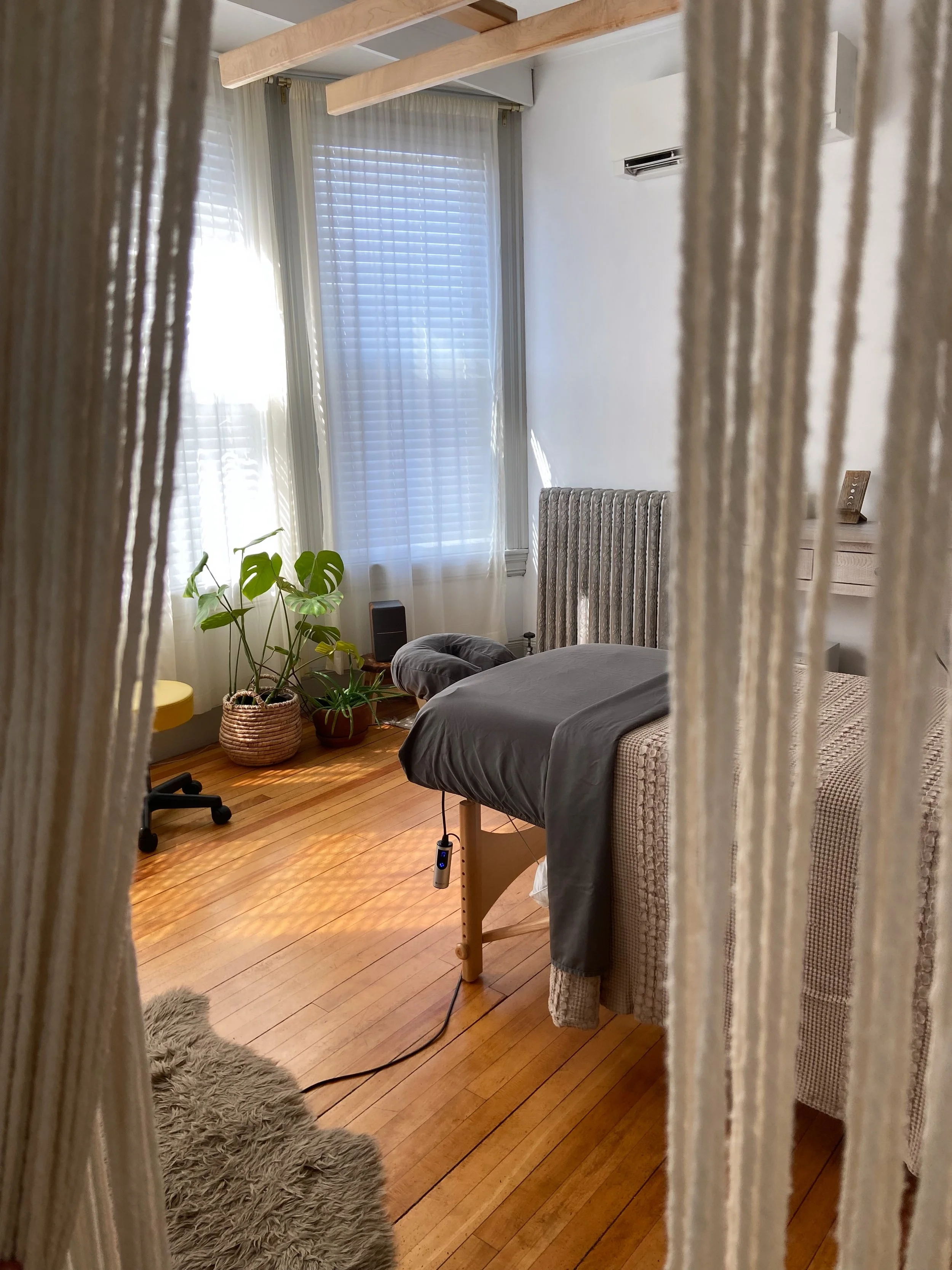 Immerse yourself in sweet surround sound melodies while laying on a cloud. 🦋

The table got a little upgrade, and it&rsquo;s divine. I love adding special touches to make your experience even more cozy. :) 

What helps you settle in and fully relax?