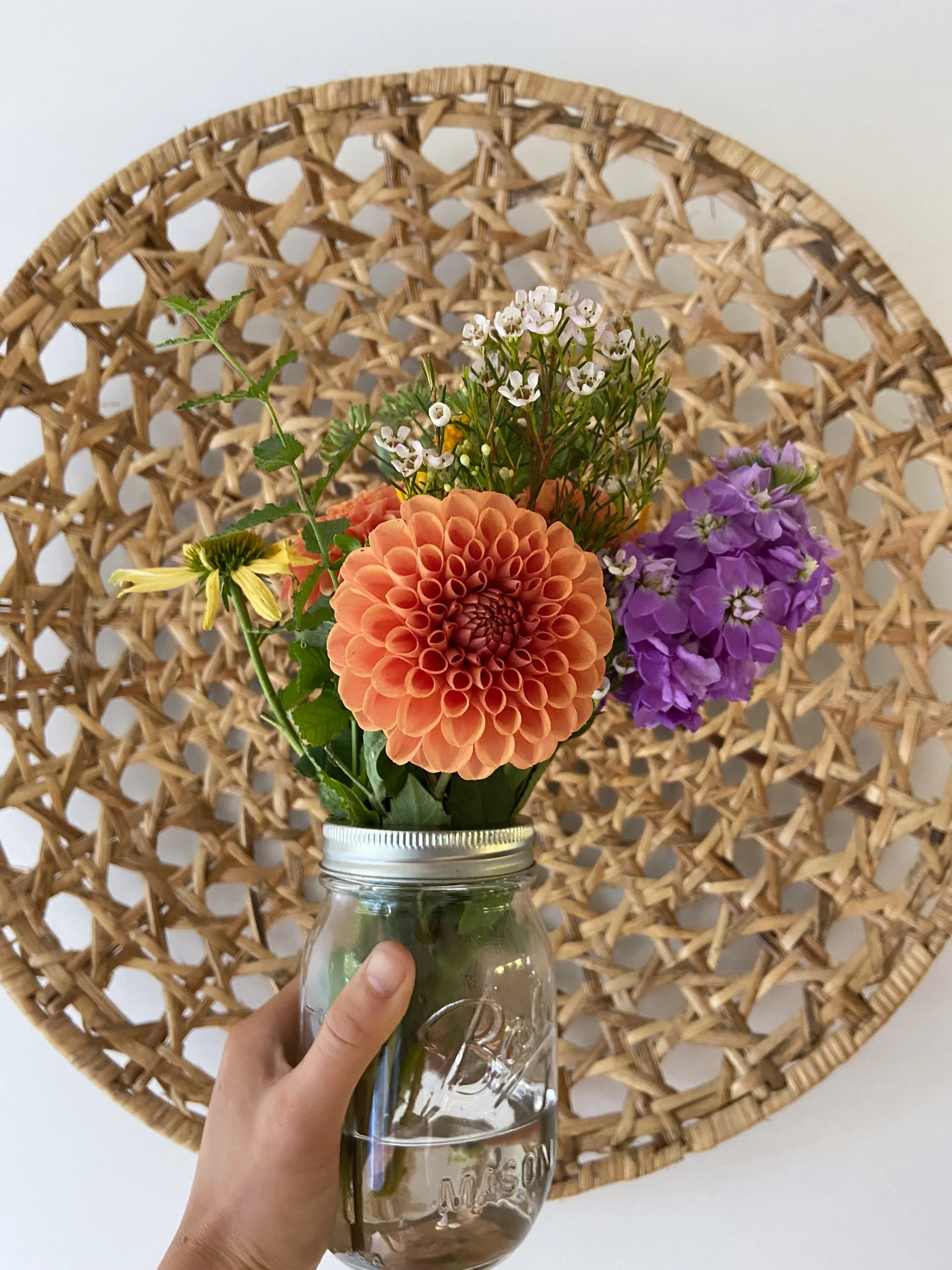 sundays are for slow mornings + quiet sessions downtown. ♡

bouquet by: my tita ann :)