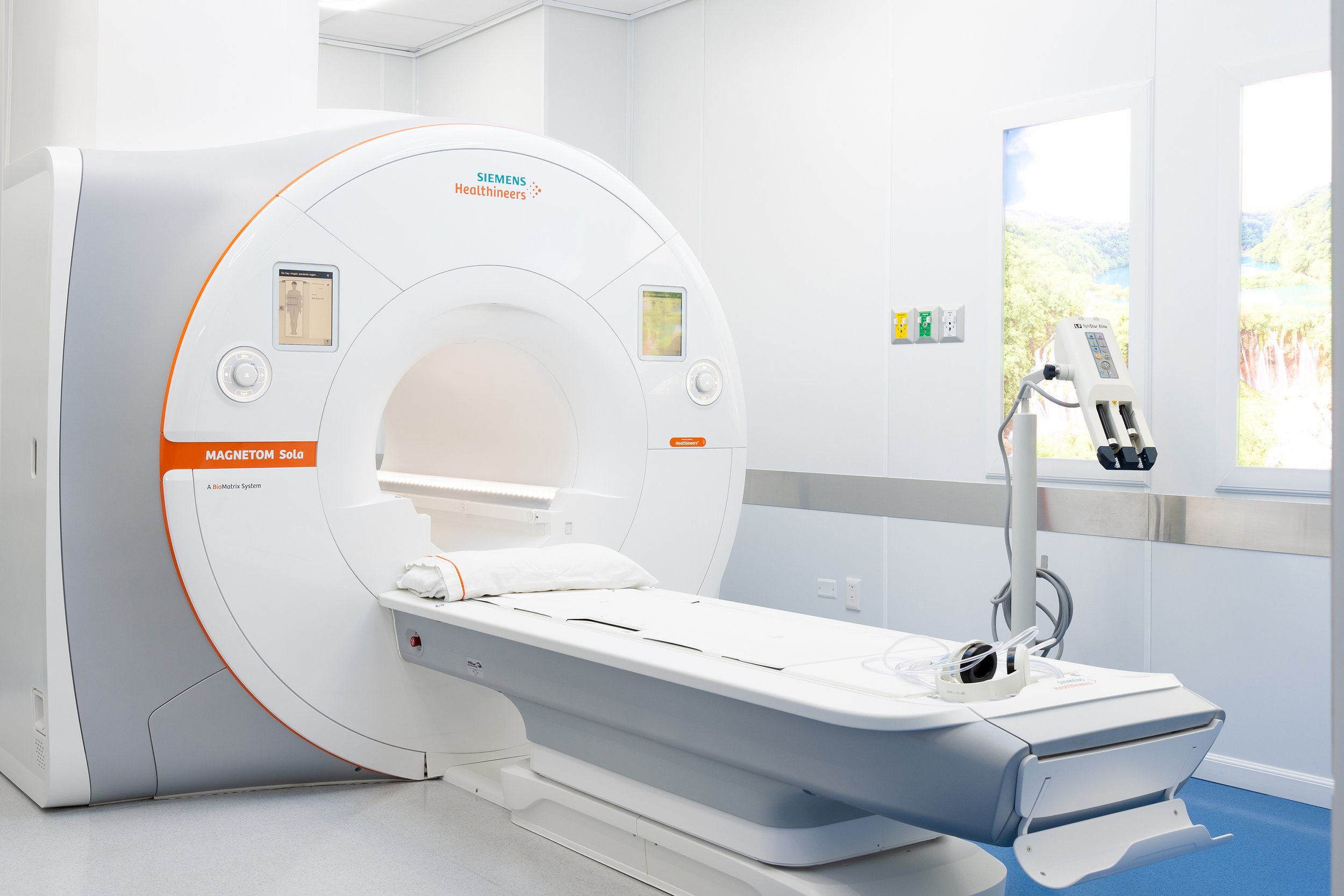 CENTRO MÉDICO cuenta con Resonancia Magnética MAGNETOM SOLA, en su Departamento de Radiología 