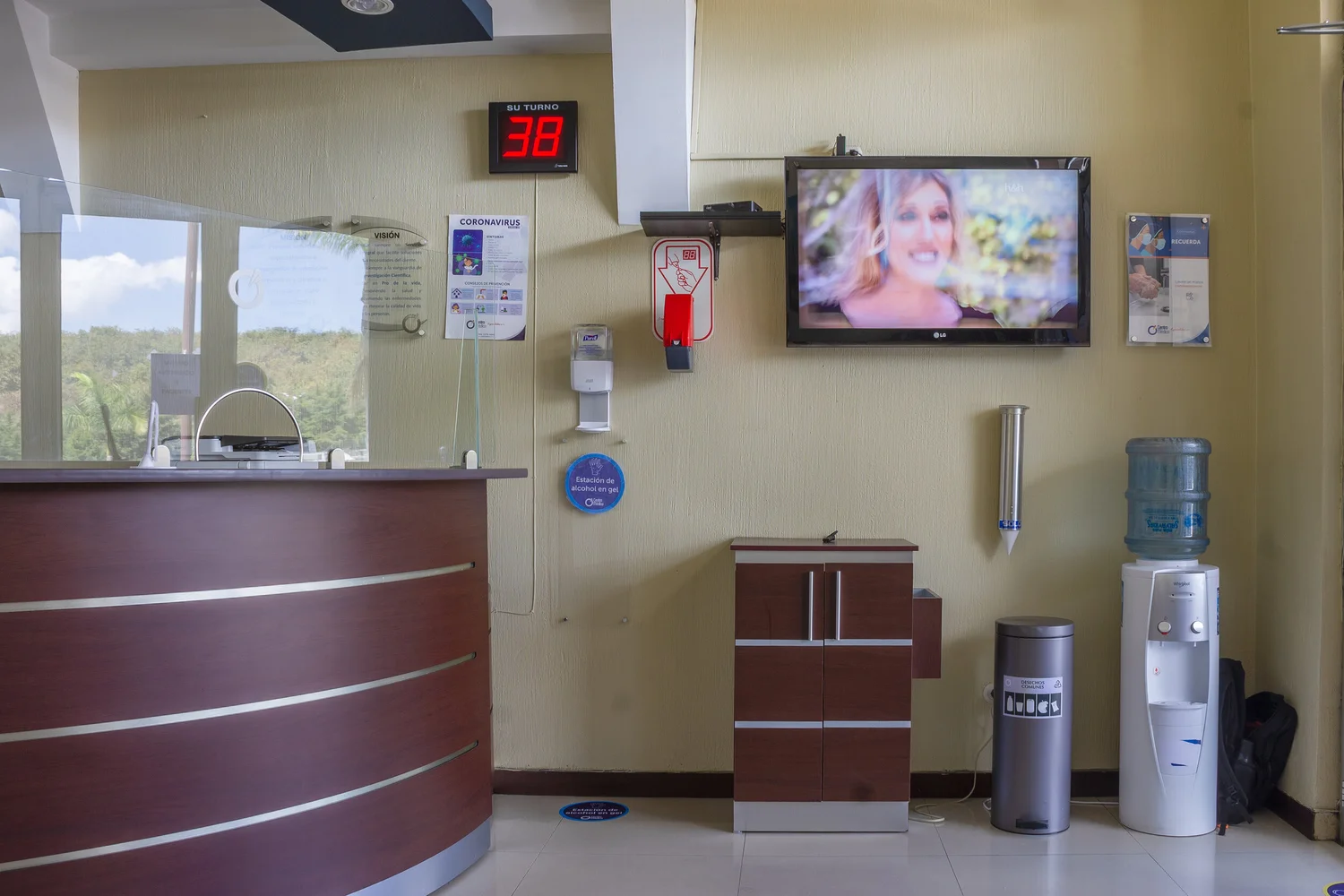 Mixco Zona 8: Laboratorio Mix San Cristóbal — Centro Médico
