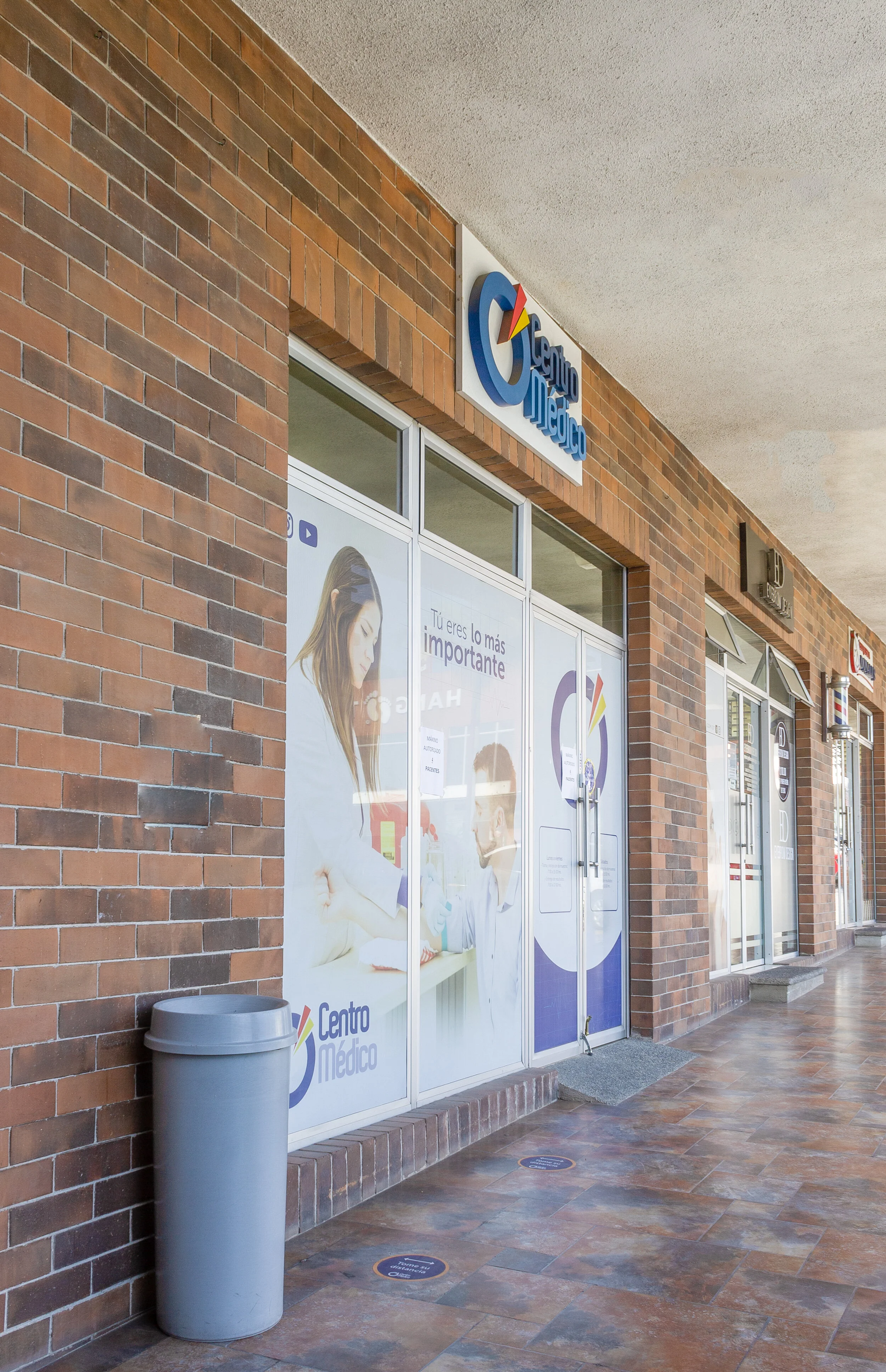 Mixco Zona 8: Laboratorio Mix San Cristóbal — Centro Médico