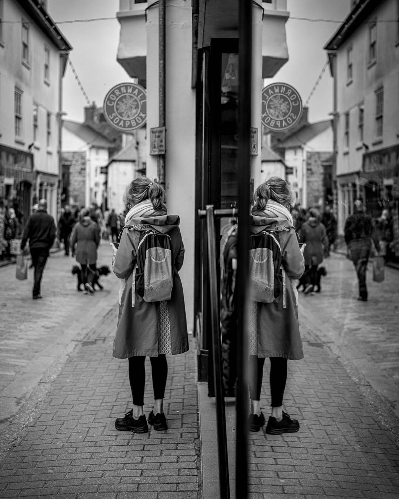 Reflecting in St. Ives streets &hellip;

Mar 2024 | St. Ives, England
Leica M11-P |Summilux-M 35 f/1.4
&copy; 2024 Simon R. Cole

#Leica #LeicaM #LeicaUK #LeicaPhotography #ShotWideOpen #BnW #BnWPhoto
#BnWPhotography #Harbour #Masters_in_BnW #Incredi