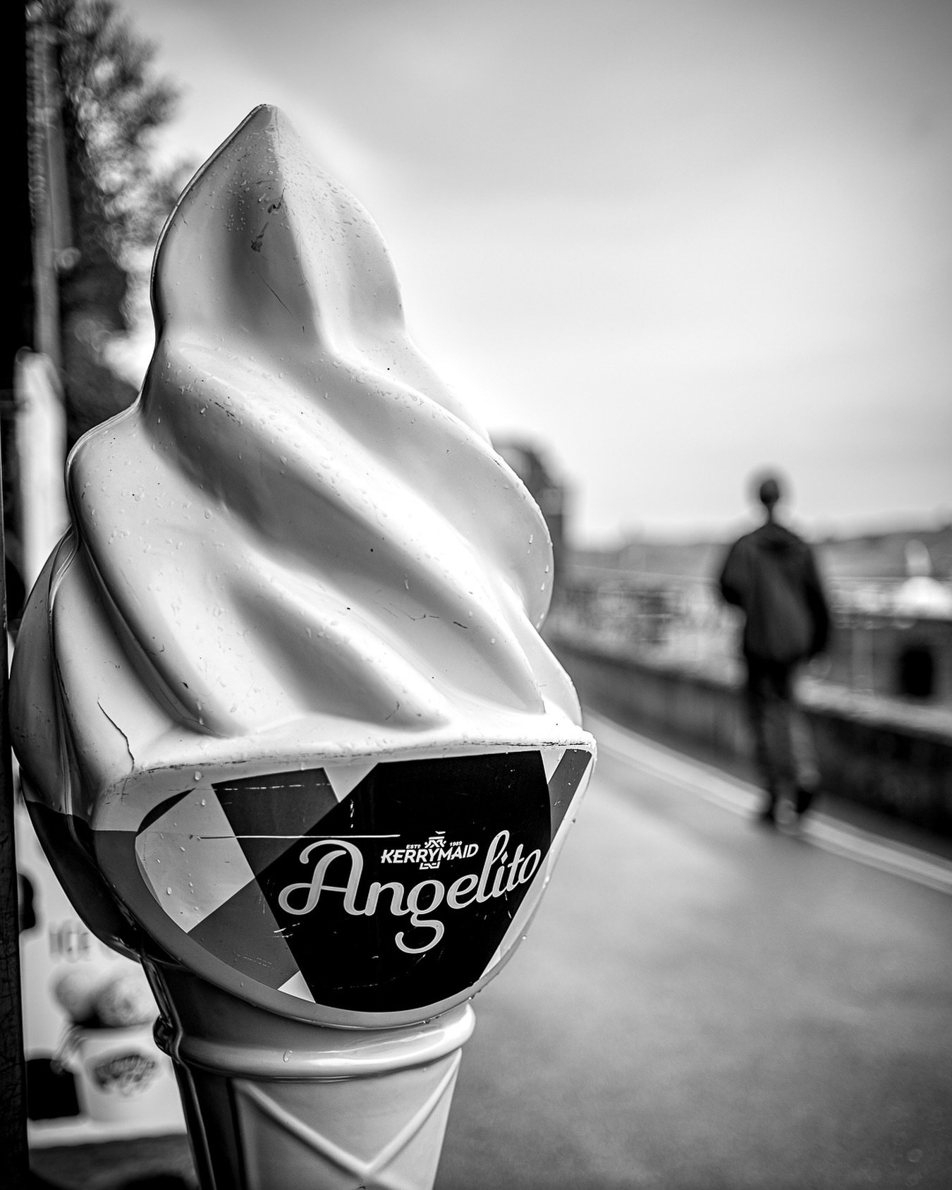 Who walks past whipped ice cream &hellip;

Mar 2024 | Padstow, England
Leica M11-P |Summilux-M 35 f/1.4
&copy; 2024 Simon R. Cole

#Leica #LeicaM #LeicaUK #LeicaPhotography #ShotWideOpen #BnW #BnWPhoto #BnWPhotography #Masters_in_BnW #BnW_Zone #BnW_F