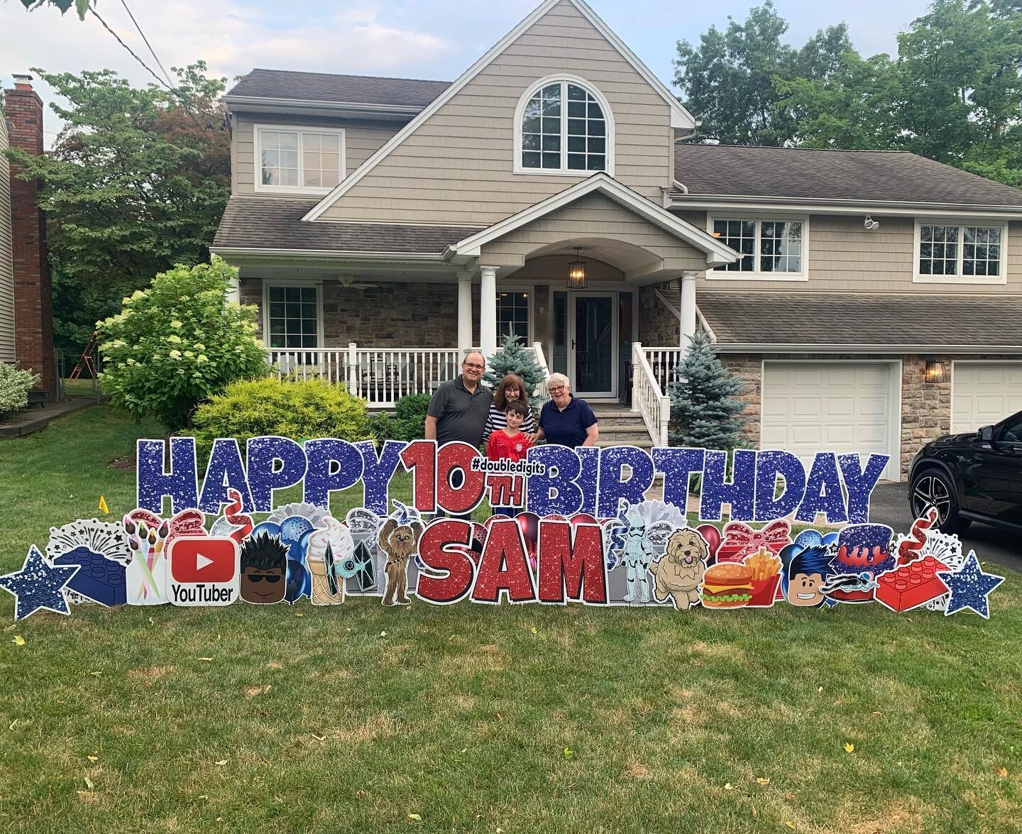 Love this pic of the birthday boy with his grandparents ❤️❤️. Happy birthday to our buddy Sam!!! 💥💥💥

.
.
.

#yardcards #happybirthday #birthdaydecoration #birthdaysurprise
#birthdaycelebrations
#birthdaygirl #birthdayboy #birthdayideas #birthdayd