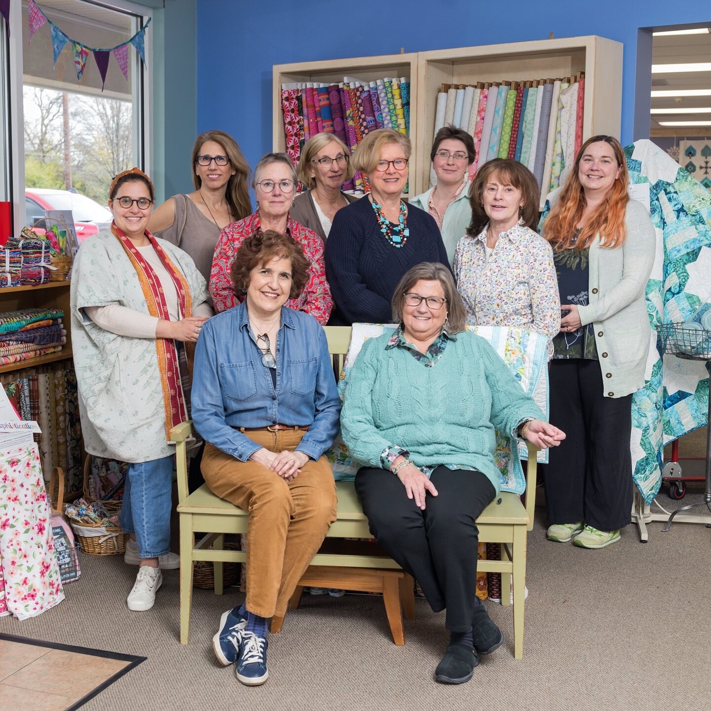 I recently got to photograph the wonderful team at @pennington_quilts for @quiltfolk - a super beautiful quilting magazine! Loved getting to explore this colorful shop, photograph the owner and her great team and work with the awesome team at Quiltfo