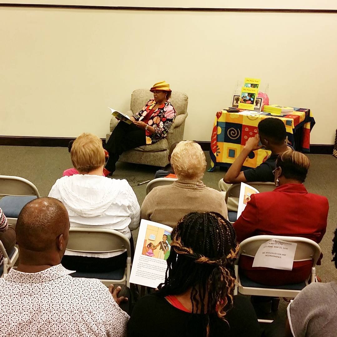 Reading The Pizza Tree to a standing only crowd. #storytelling #TY #barnesandnoble #raleighnc