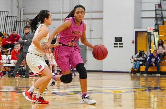 Junior Jessica Lee attempts to get past a defender during a Prairie Fire Women’s Basketball game. (Robert Nguyen / TKS)