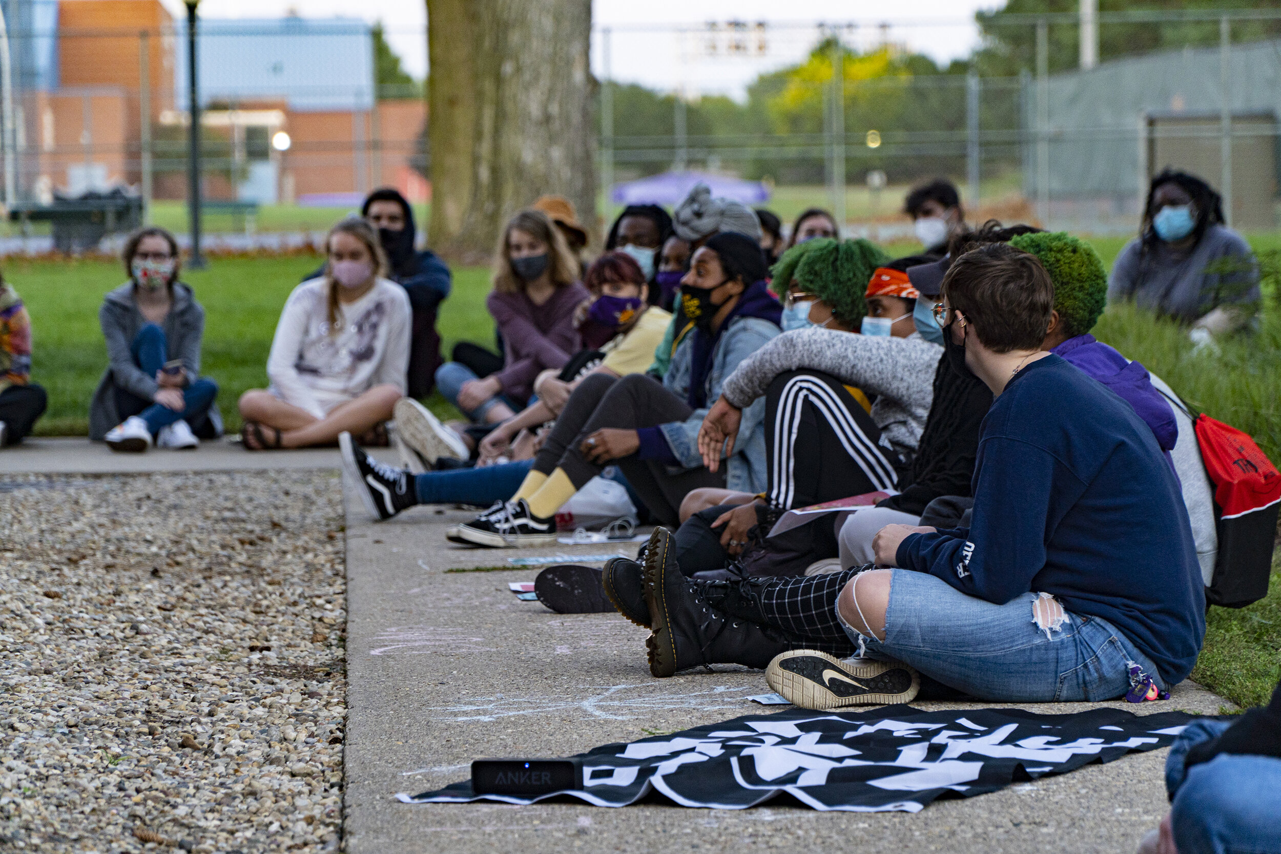  Congregated in the Quads, students protest the pro-Trump propaganda. (Rob Nguyen/TKS) 