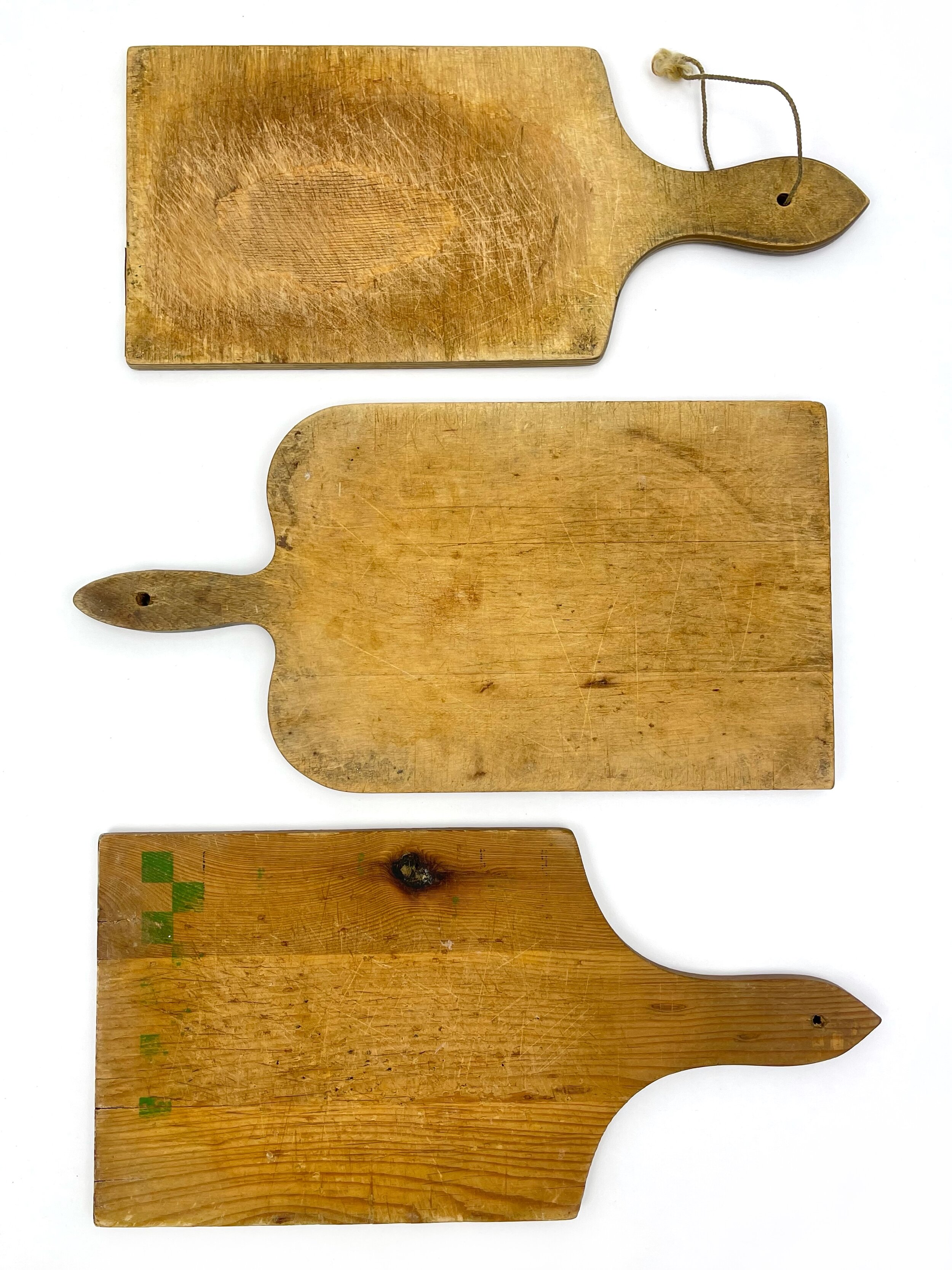 Small light wood cutting boards with handles — Plate & Patina