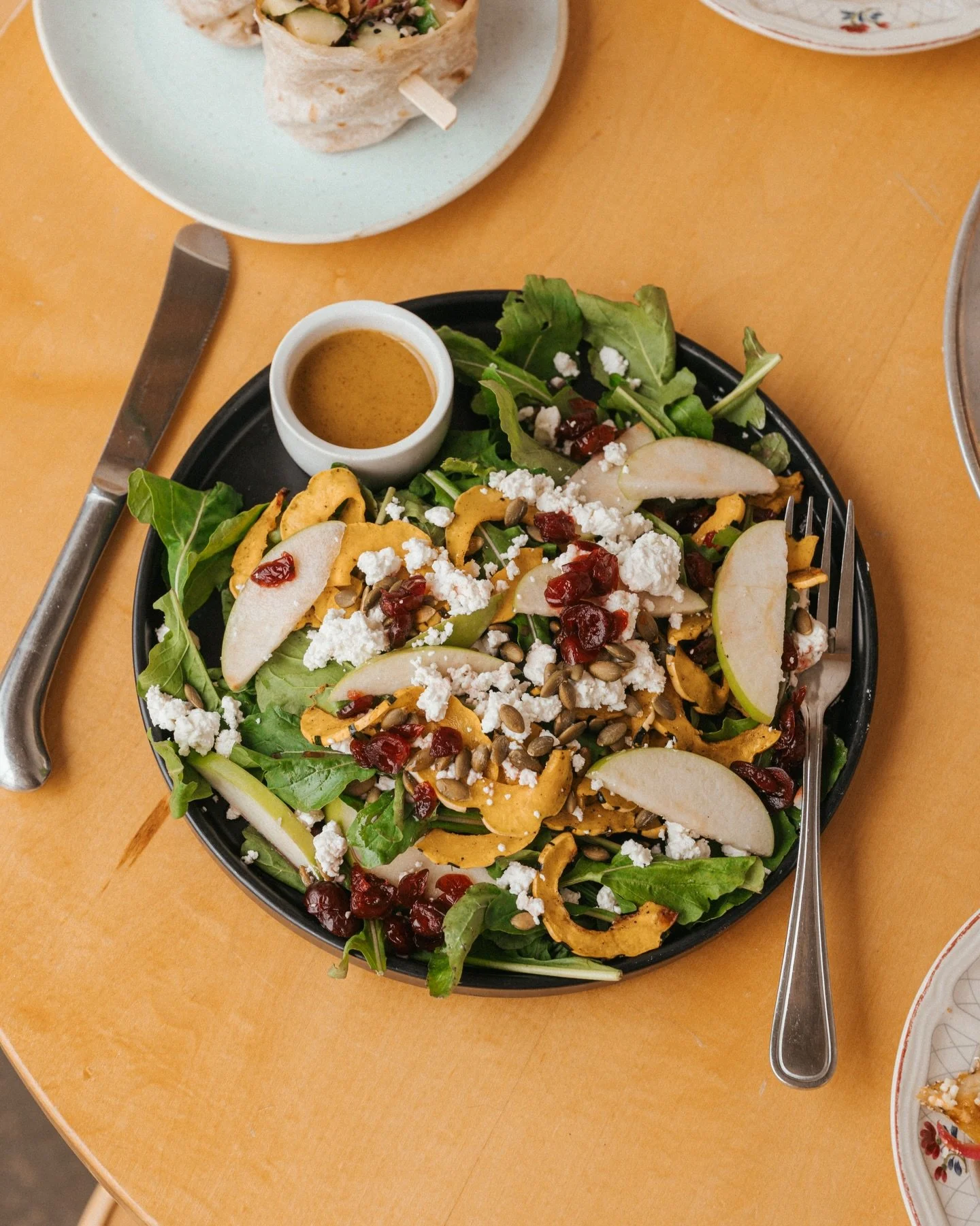 Greens? Oh yeah.. those things! In the holiday haze, who else is craving a leafy green? 🌱🥬

Nana&rsquo;s arugula salad with delicata squash, toasted pepitas, fresh local apple, pickled cranberries, house made miso honey mustard, and goat cheese&hel
