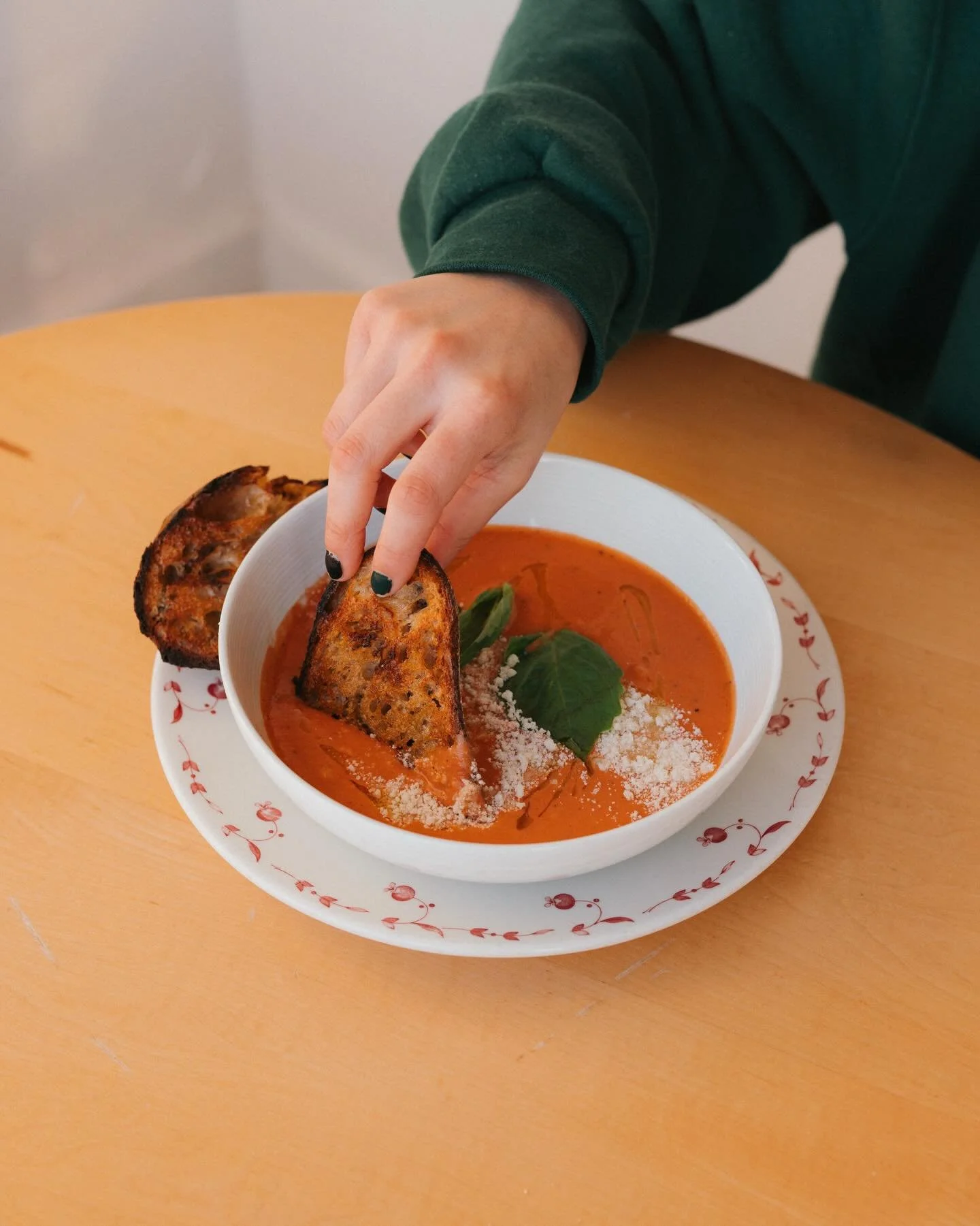 don't forget to stop by and grab your favorite winter menu items one last time before they're gone! 🤞🏻

we'll be doing some spring cleaning with our menu soon ⭐️🌷 

what's more exciting? the warm weather or a new nana's menu? ;)