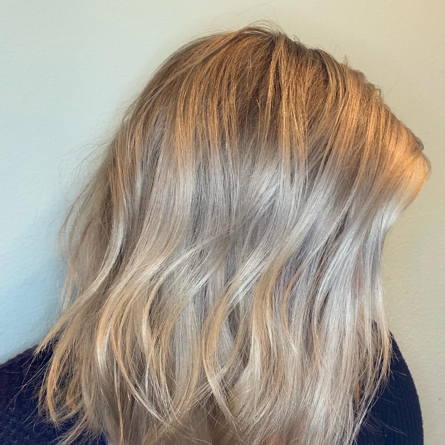 The last 3 pics are what she came in with. Major color correction! Thanks to @victoriathurmanhall I had some tools in my belt to address and be ready for this. Four hours later we got her blended and a more cool blonde. Back to back foils with root s