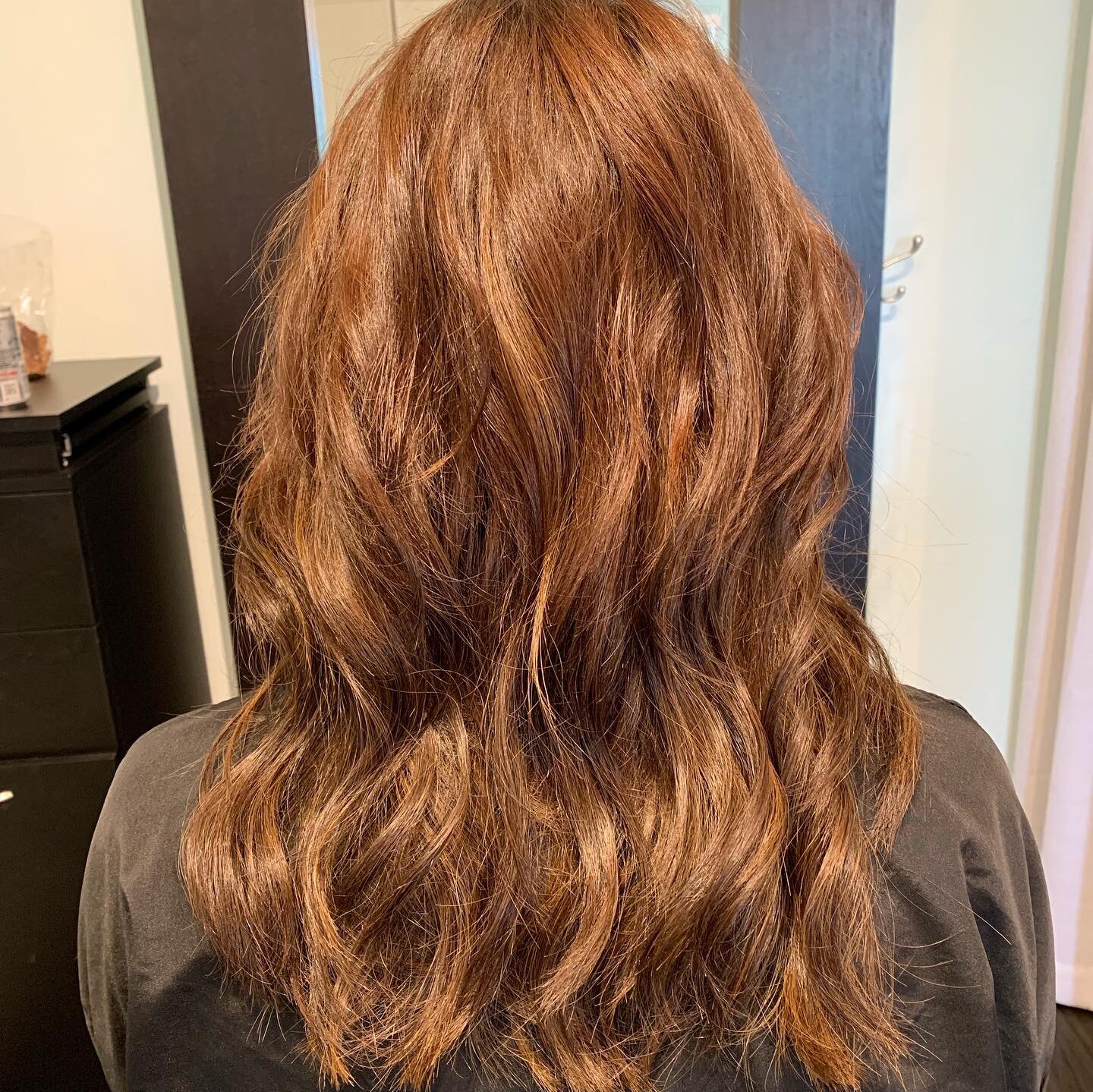 #greatlengths 3 bundles to help this beauty with her grow out. Extensions are a game changer! They take years off any woman with fine hair. #betterthanbotox .
.
#greatlengthsusa #extensions #beforeandafter #austinstylist #austinhairstylist