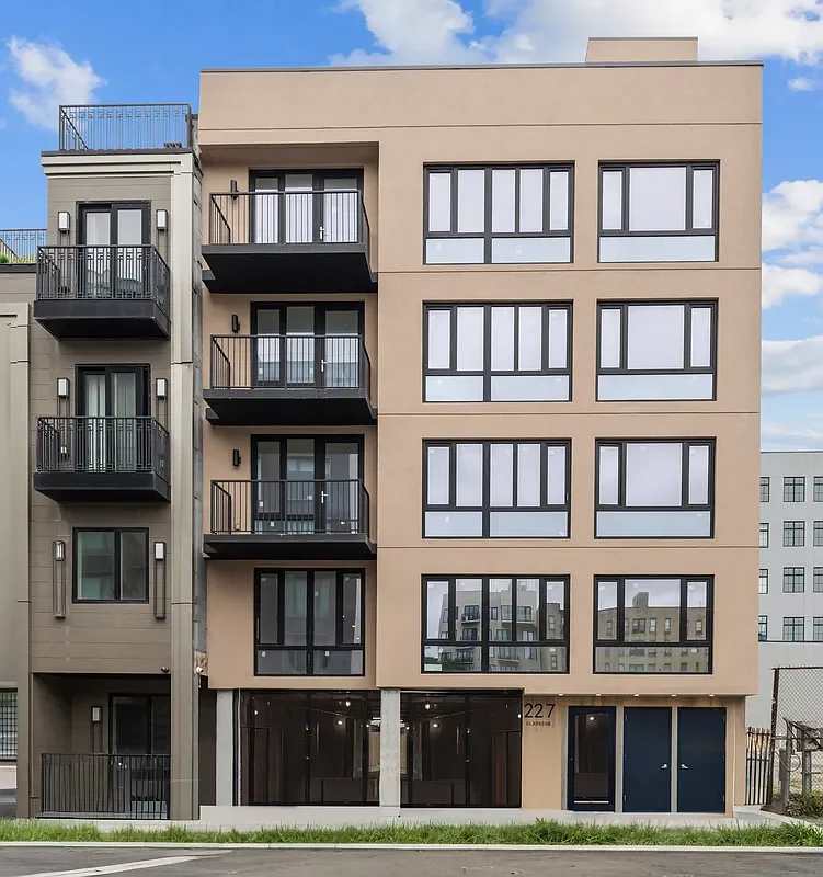 227 Clarkson Ave
6 Floors | 13 Units