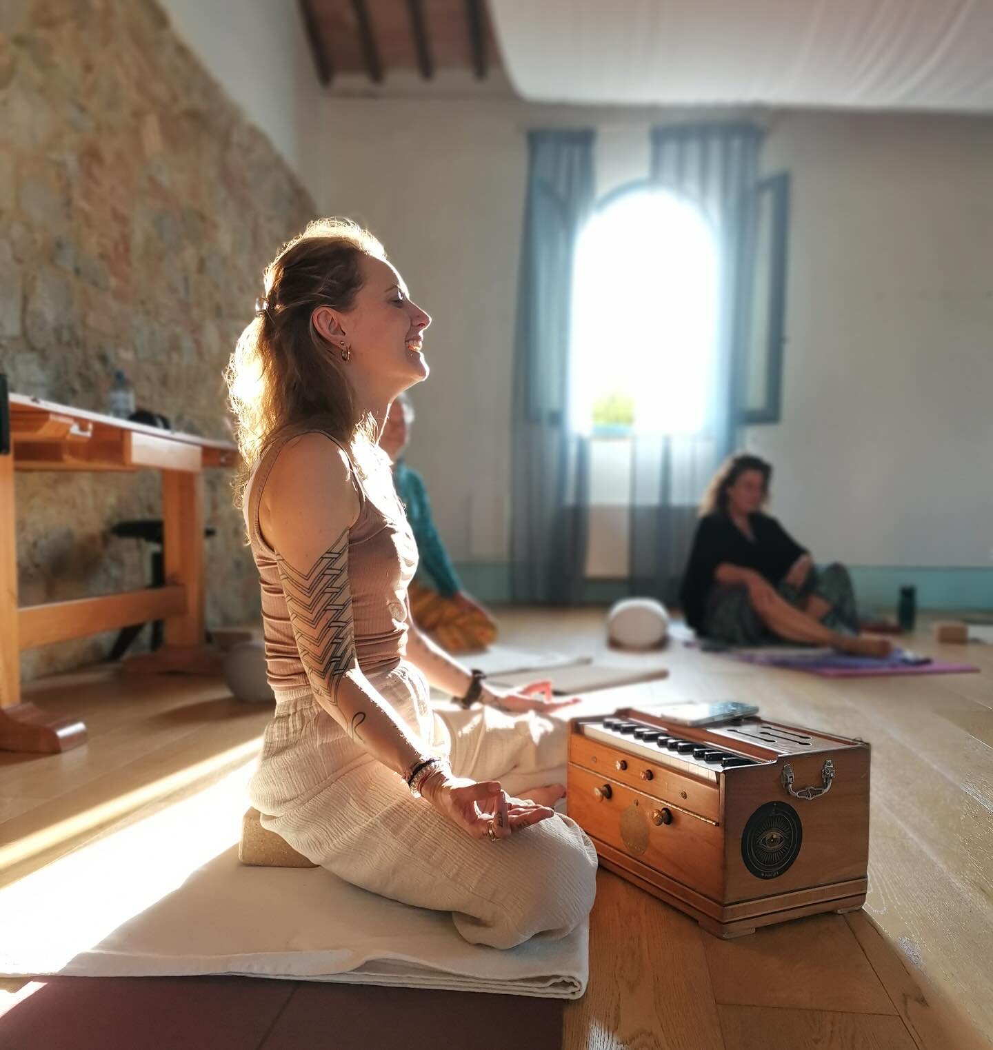 1 week of Dolce Vita in Italy 🇮🇹 filled up my cups. 🙏🏼 Grazie Mille! 
After weeks of having had to focus on structure, schedule, a lot of brainy work and maintaining emotional balance, which felt challenging with everything going on around me, I 