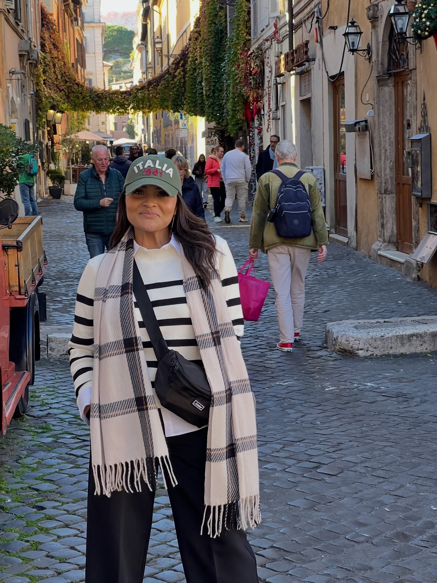 What a day roaming the quaint neighborhood of Trastevere 🌳seeing the beautiful architecture + design of the Basilica of Saint Maria ⛪️ and the Great Synagogue of Rome in what was once the Jewish Ghetto. 

#rome #italy #trasevere
