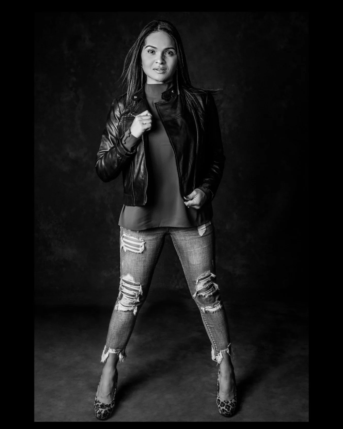 REFLECTION | Not every story needs a smile.

Some chapters are written with focus, determination, and a really good pair of heels. 😉

📷: @jenniferlindbergphotography 

#determined #lockedin #focus #entrepreneurship #womenbusinessowners