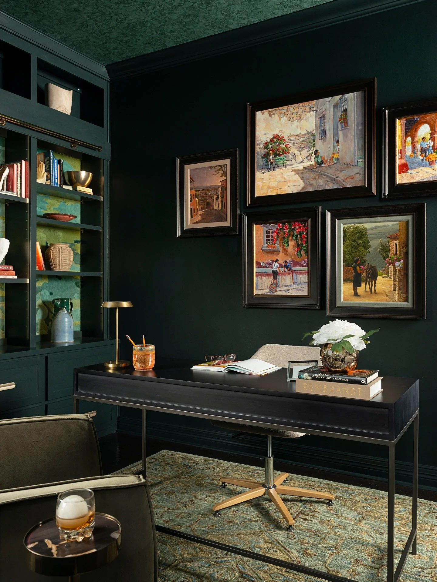 Why we loooove collected interiors. 😍

We&rsquo;re seeing a shift away from perfectly matched interiors and toward homes that feel collected, personal, and deeply meaningful.

The difference between decorating and designing&hellip;

Decoration = fil