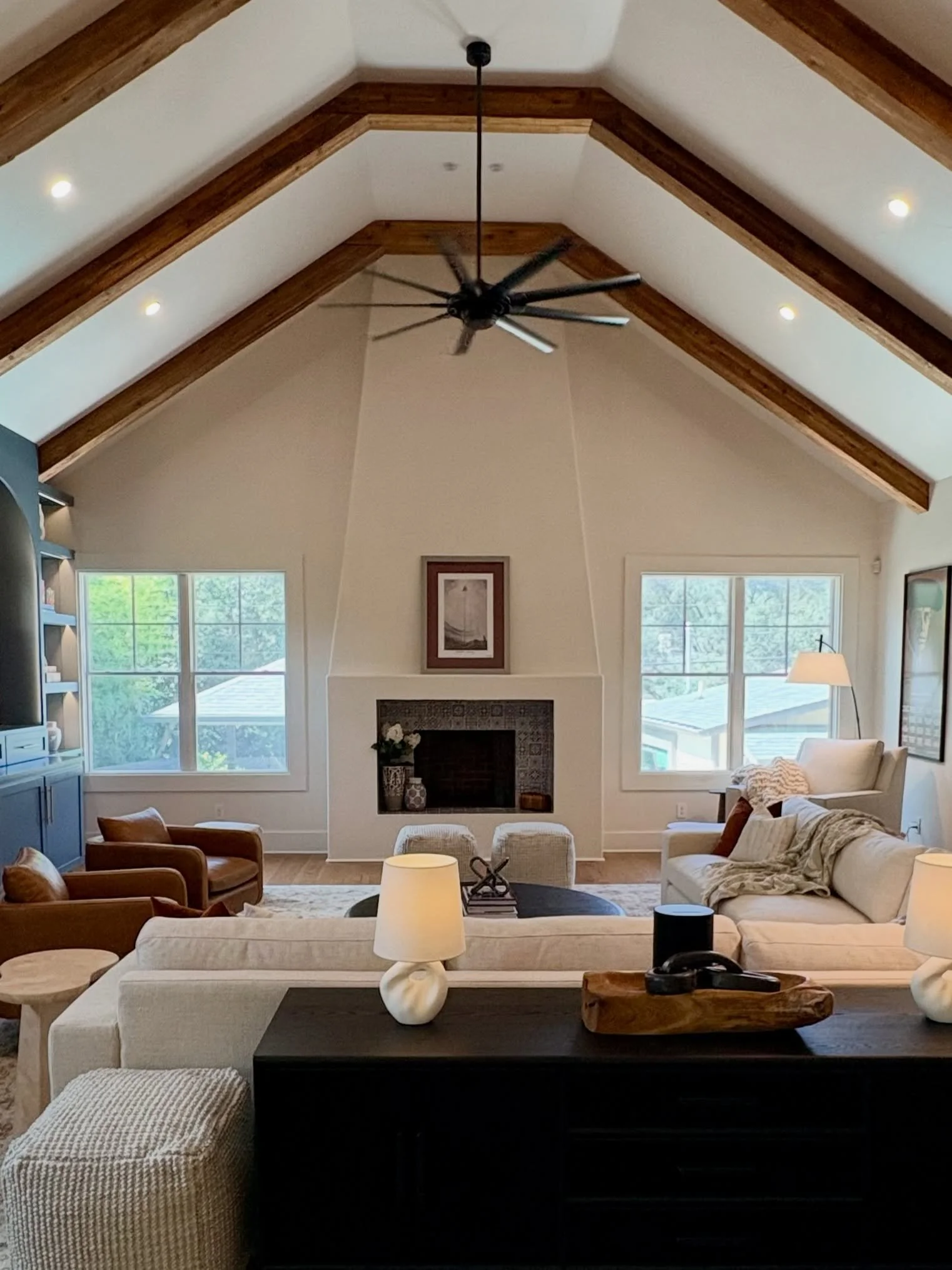FIREPLACE REIMAGINED | One fireplace. An entire vision. 🤓

For this living space, our inspiration was a modern interpretation of Spanish style&hellip;warm, textural and timeless, with details that feel collected rather than overly themed.

The firep