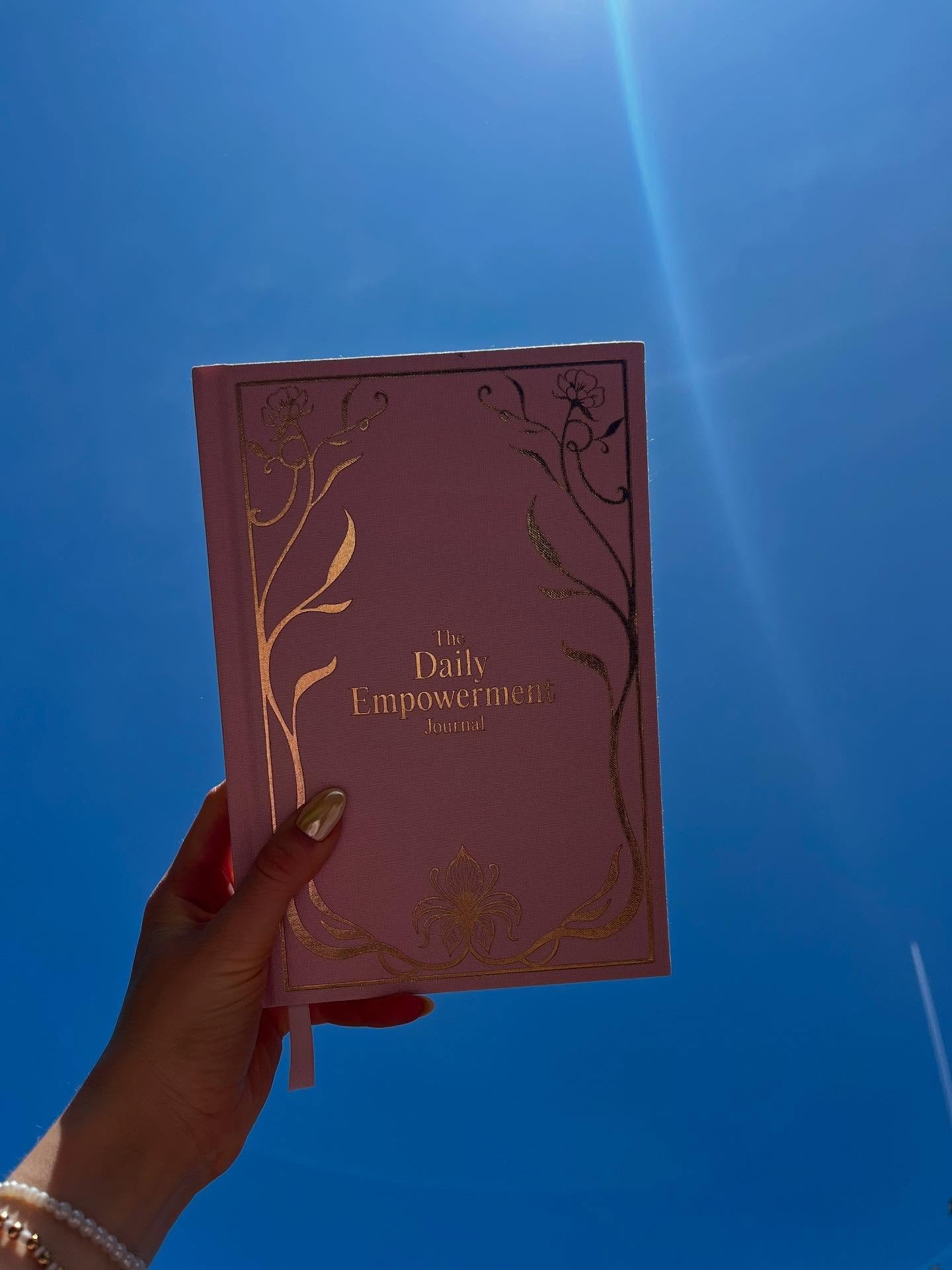 obsessed with @thedailyempowermentjournal by the amazing @annatheshum and @nicolesemenov ✨💕 loving the gratitude, self love, and reflection prompts!! if you&rsquo;re a journal girlie like i am you need to check it out🤍