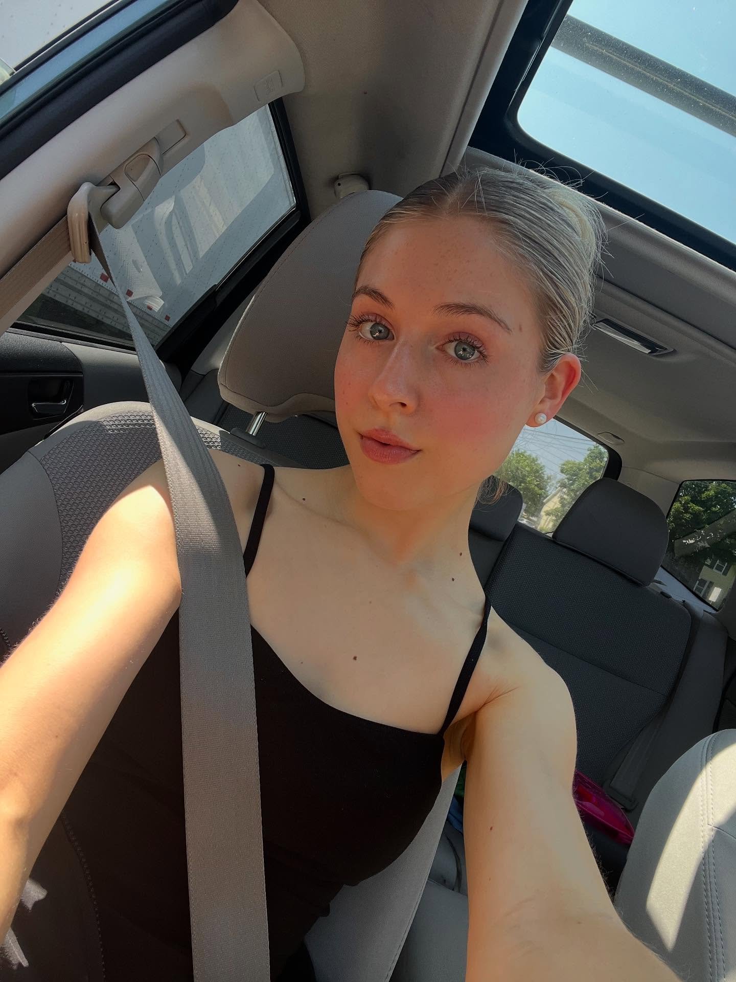 summer beauty + wellness glow up 💕🌴✨

✨disclaimer✨ you don&rsquo;t need to do any of these things to have a &ldquo;glow up&rdquo; or look and feel your best. these are just some things i like to do or have tried recently to make myself feel good be