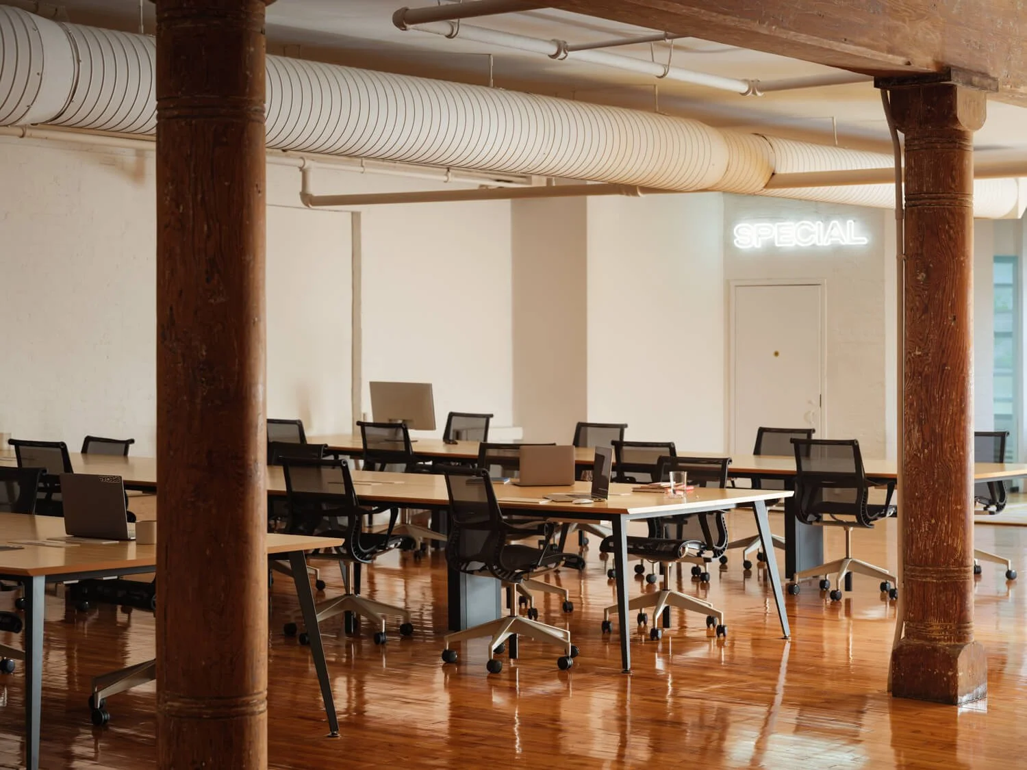 Open Workstation Layout for a SoHo Commercial Space Renovation by Mammoth