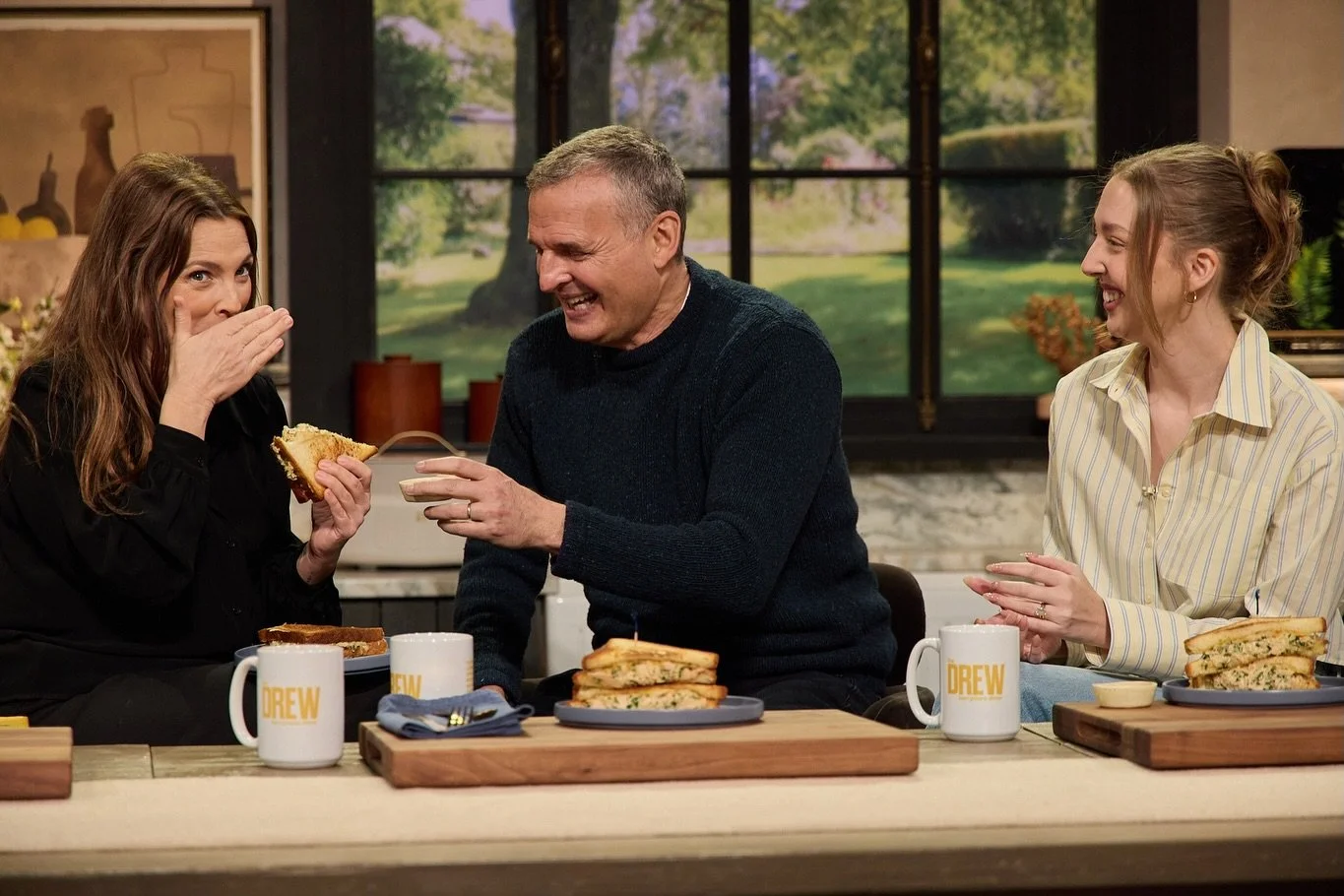 It wouldn&rsquo;t be a Phil &amp; Lil book release without stopping by to see our friend, Drew (@drewbarrymore). We love you! 

Watch us on The Drew Barrymore Show (@thedrewbarrymoreshow) today.