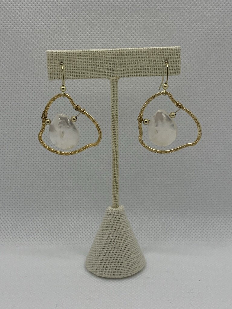 FLOATING WHITE ABALONE PEARL EARRING STANTION.jpeg