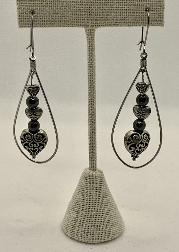 DANGLING HEARTS STANCHION.jpeg