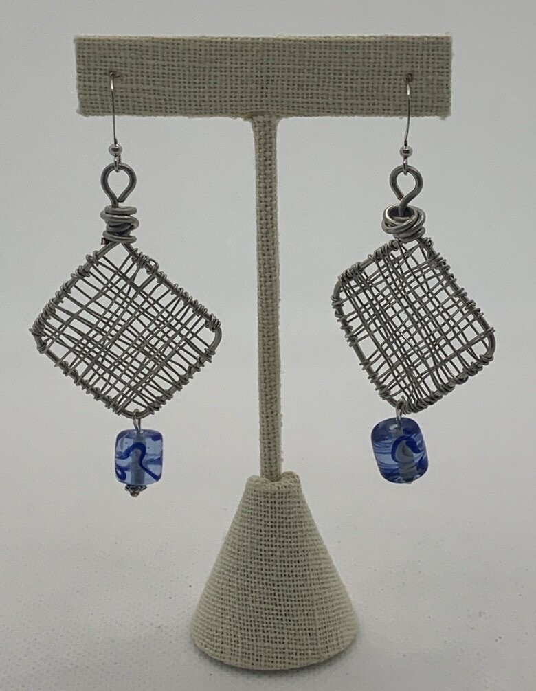 SILVER BASKET & BLUE SWIRL DROPS STANTION.jpeg