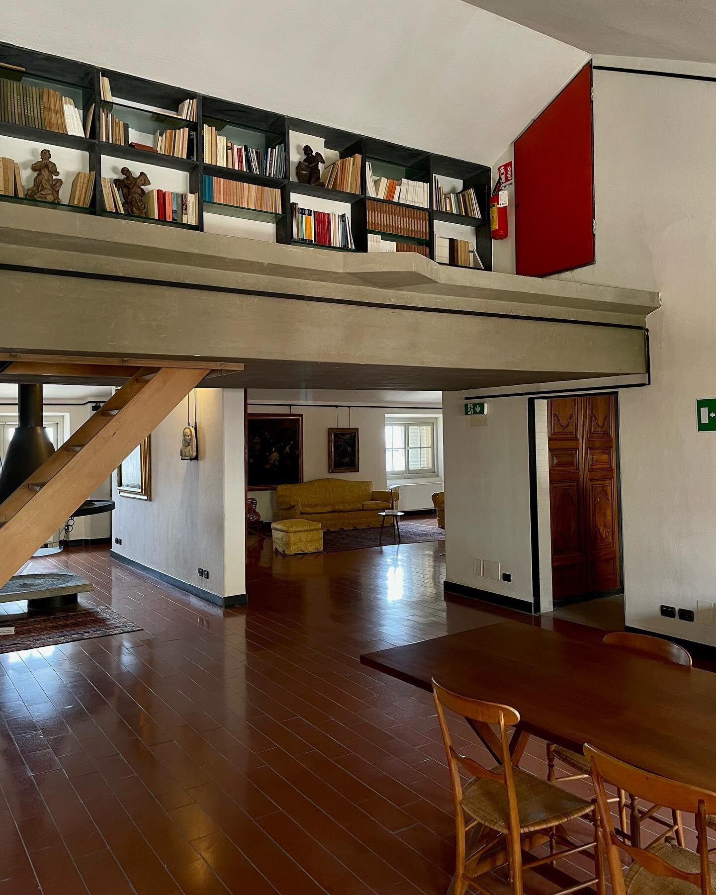 Un appartamento a Genova

A 1950&rsquo;s apartment that is connected to the Palazzo Rosso Museum. At the time it housed the museum&rsquo;s director Caterina Marcenaro and artworks from her personal collection. Restored by Franco Albini (who also desi