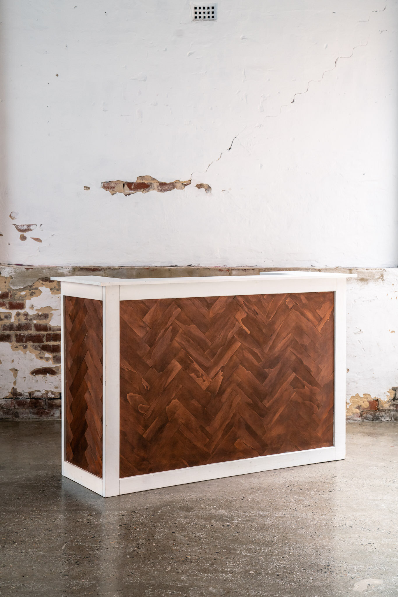 Herringbone Bar