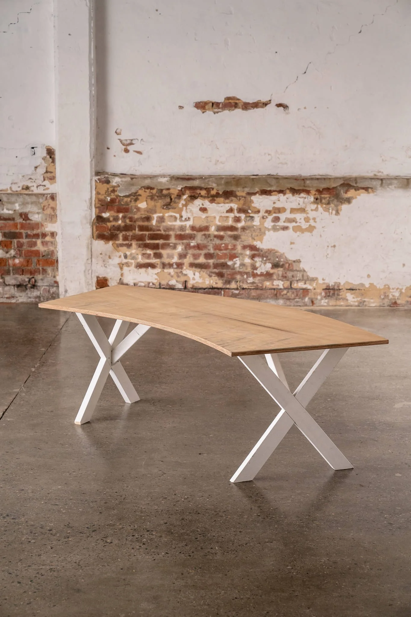 Steph Curved Table
