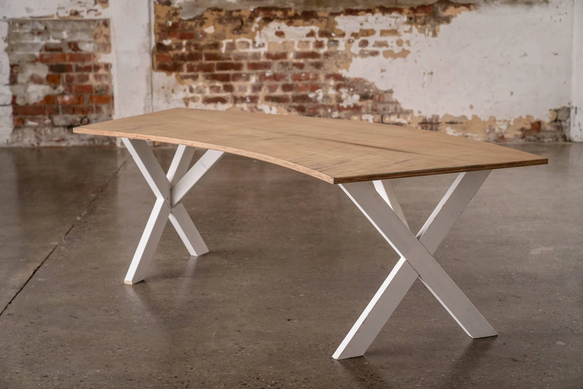 Steph Curved Table