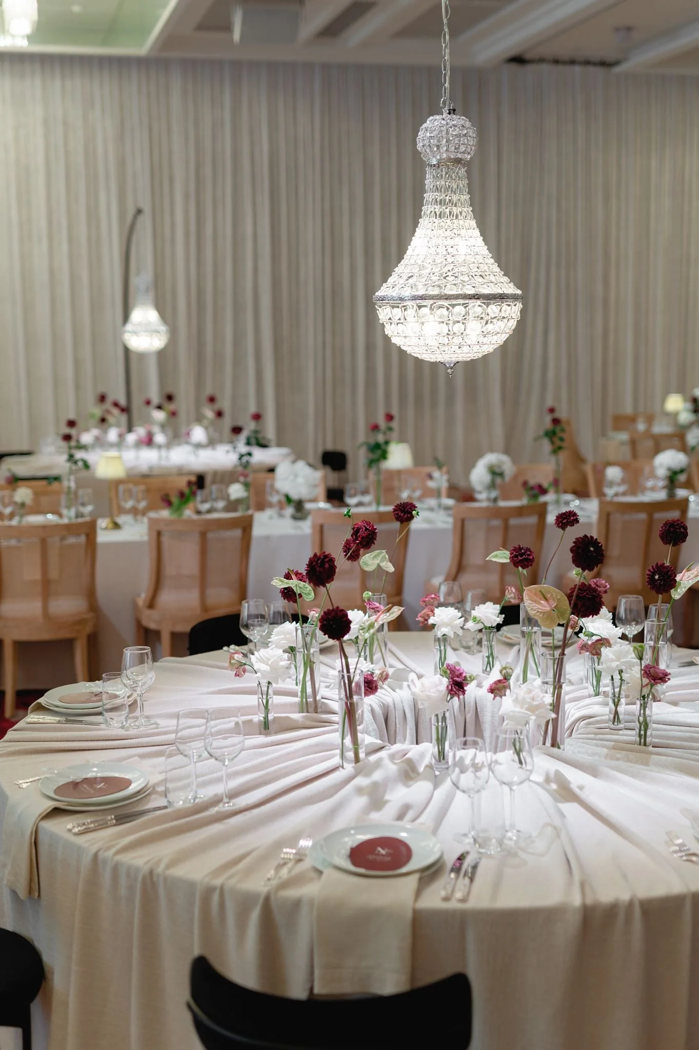 The Luna Curved Donut table at the Ritz Carlton