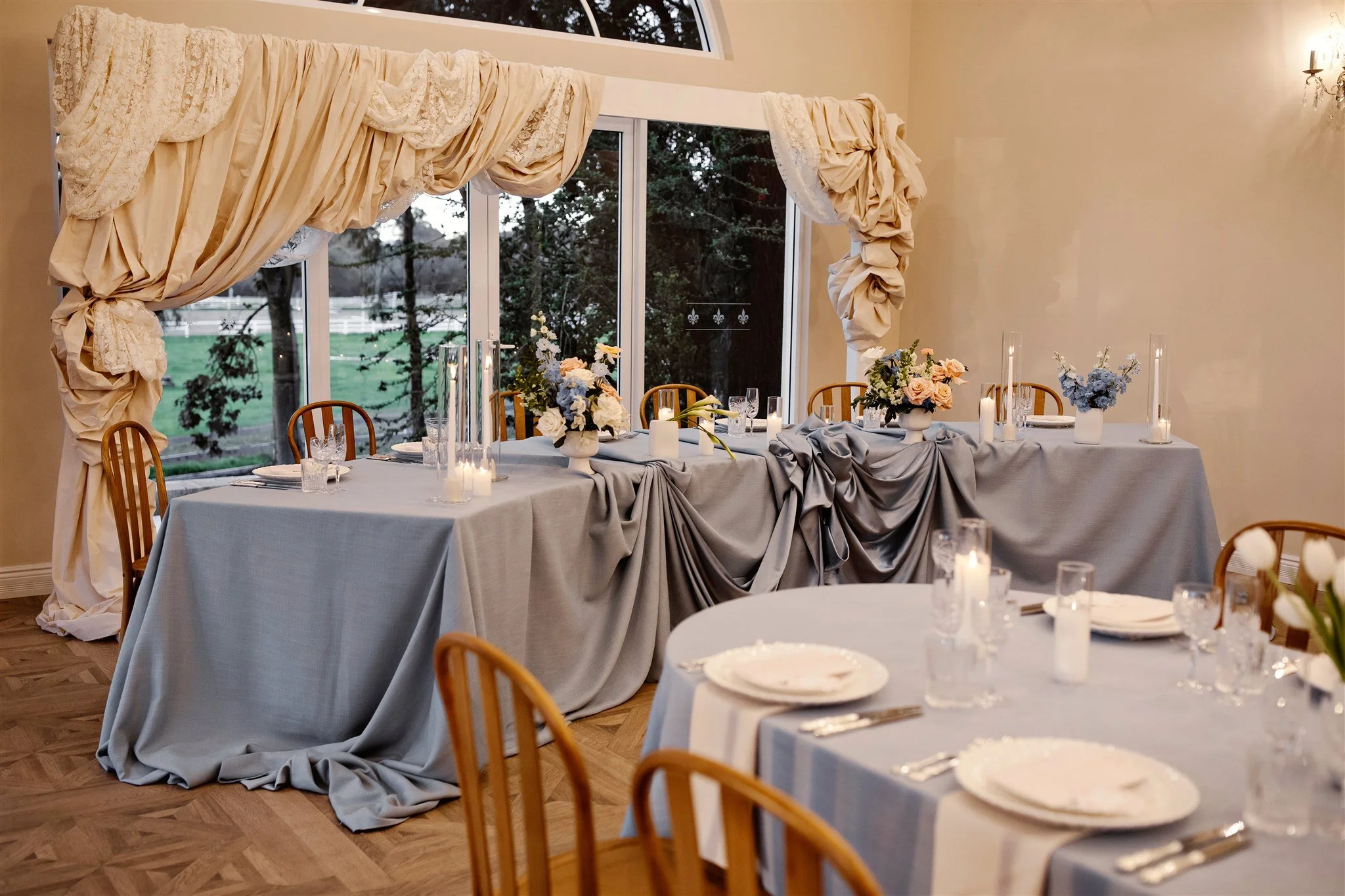 Viola Arch Behind a Bridal table at Brookleigh Estate