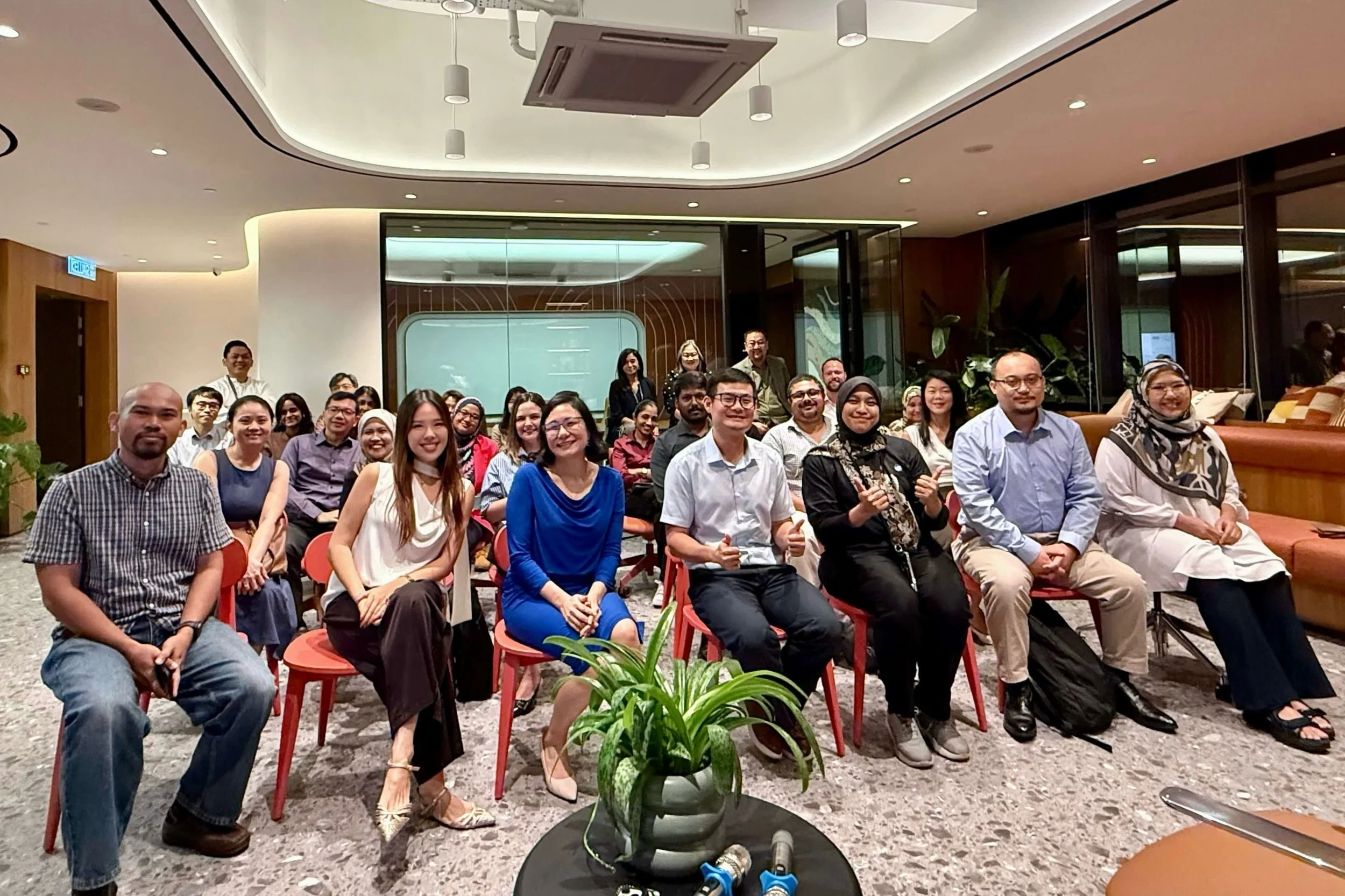 𝐁𝐞𝐲𝐨𝐧𝐝 𝐭𝐡𝐞 𝐛𝐮𝐳𝐳𝐰𝐨𝐫𝐝𝐬, 𝐰𝐡𝐞𝐫𝐞 𝐝𝐨𝐞𝐬 𝐭𝐞𝐜𝐡𝐧𝐨𝐥𝐨𝐠𝐲 𝐜𝐫𝐞𝐚𝐭𝐞 𝐫𝐞𝐚𝐥 𝐛𝐮𝐬𝐢𝐧𝐞𝐬𝐬 𝐯𝐚𝐥𝐮𝐞?

For our first Desk Dialogues in Kuala Lumpur, held in partnership with Women in BIM, we brought together industry lea