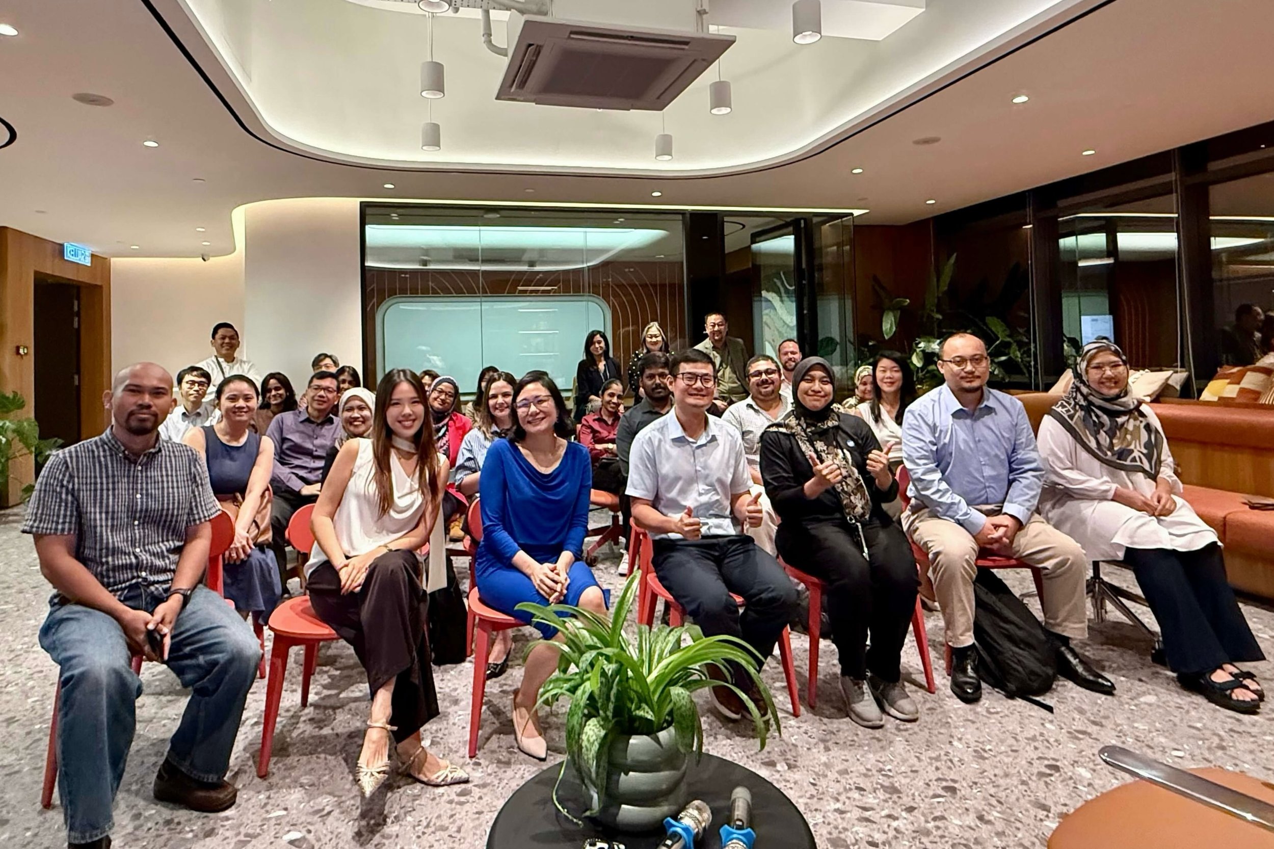 𝐁𝐞𝐲𝐨𝐧𝐝 𝐭𝐡𝐞 𝐛𝐮𝐳𝐳𝐰𝐨𝐫𝐝𝐬, 𝐰𝐡𝐞𝐫𝐞 𝐝𝐨𝐞𝐬 𝐭𝐞𝐜𝐡𝐧𝐨𝐥𝐨𝐠𝐲 𝐜𝐫𝐞𝐚𝐭𝐞 𝐫𝐞𝐚𝐥 𝐛𝐮𝐬𝐢𝐧𝐞𝐬𝐬 𝐯𝐚𝐥𝐮𝐞?

For our first Desk Dialogues in Kuala Lumpur, held in partnership with Women in BIM, we brought together industry lea