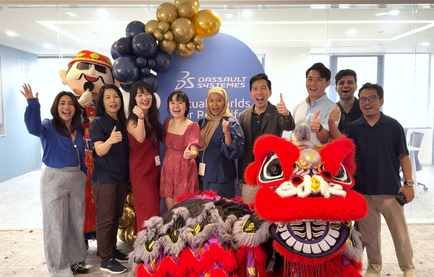  欢呼雀跃，喜气洋洋——Conexus 工作室与达索系统团队共同庆祝项目圆满完成。 