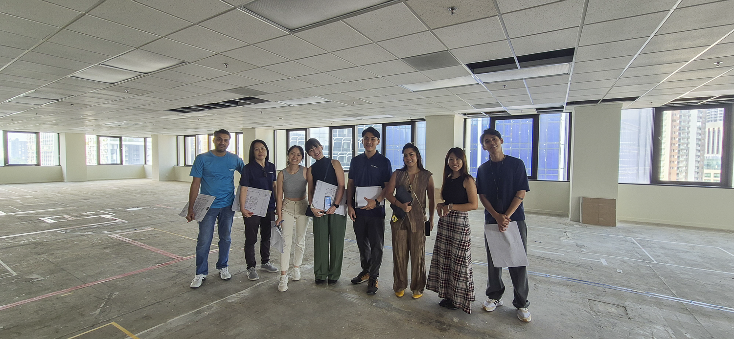  定格瞬间，蓄势待发——达索系统新加坡新址即将启动空间改造工程前的合影留念。 