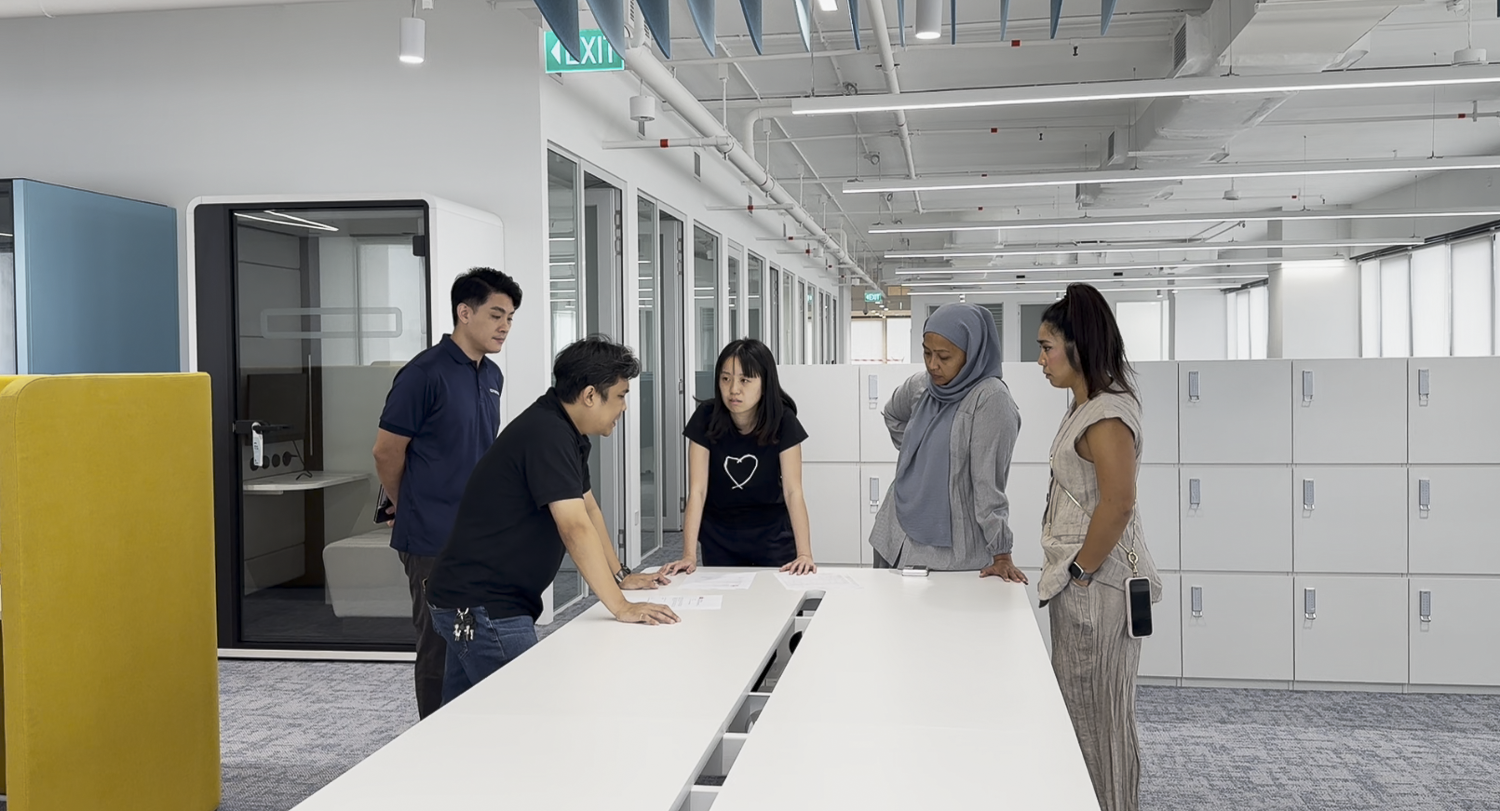  与物业管理团队紧密协作，顺利完成现场交接，确保过渡工作有条不紊、无缝衔接。 