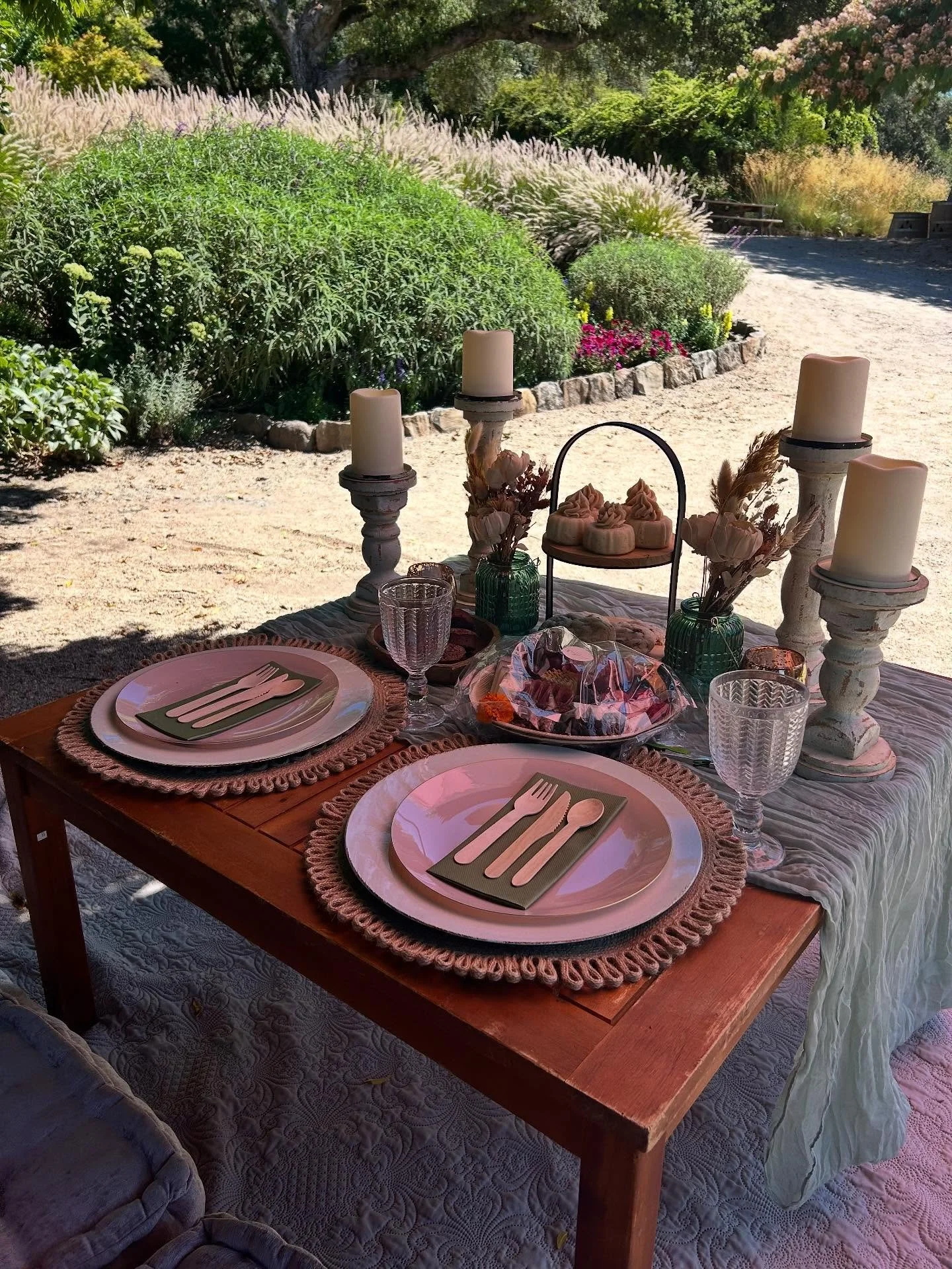 Just a quick peak at our weekend events. We helped celebrate an important jungle theme kids birthday, gave a bride a relaxing day in a beautiful setting with her girlfriends, set a tablescape for a beautiful wine member dinner and celebrated a big da