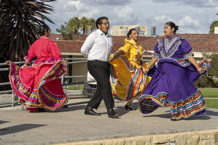 traditional mexican dancing
